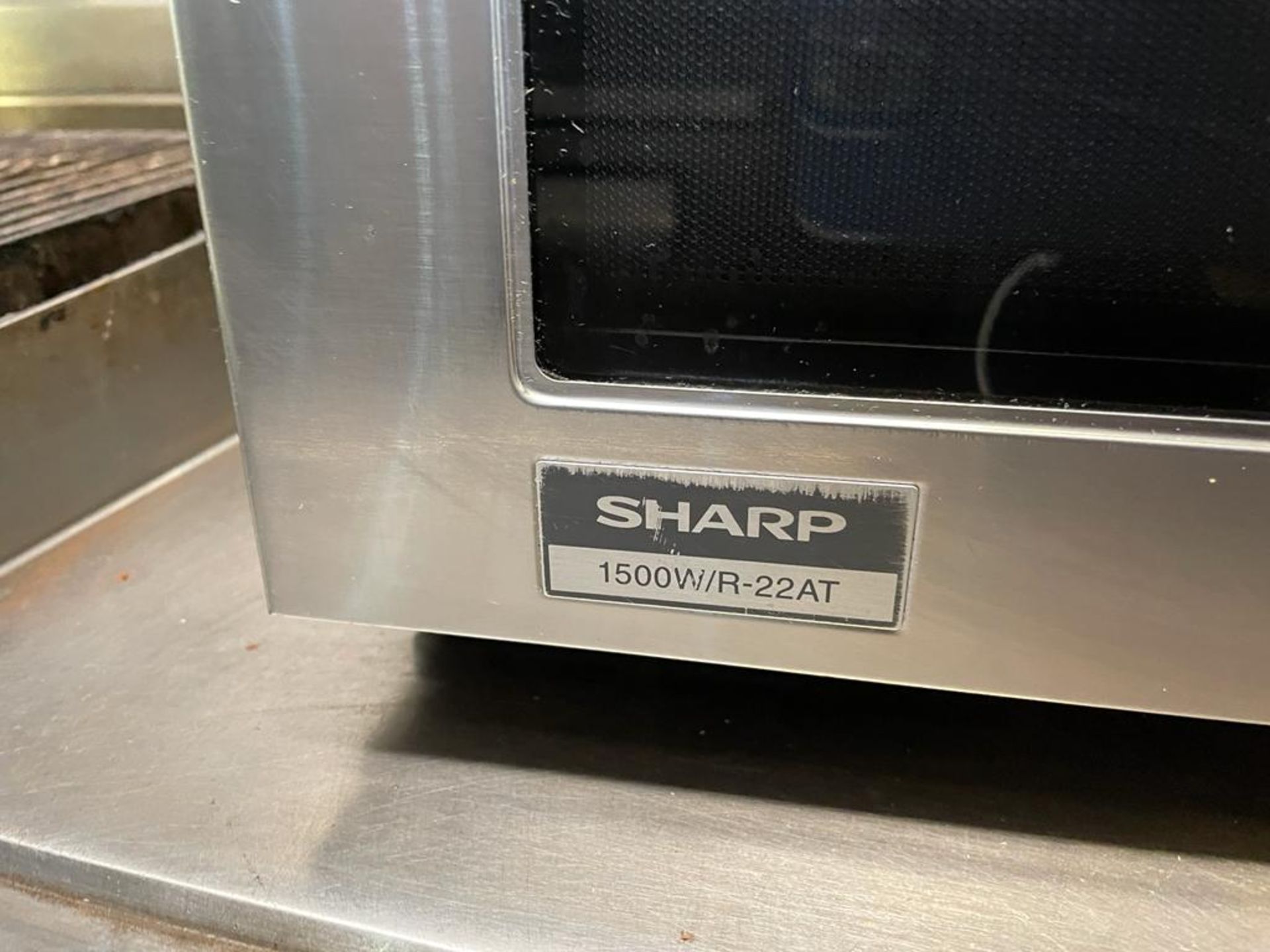 1 x SHARP Heavy Duty Commercial Microwave - Model: 1500W/R-22AT - 28-litre - Dimensions: H33.5 x W51 - Image 3 of 4