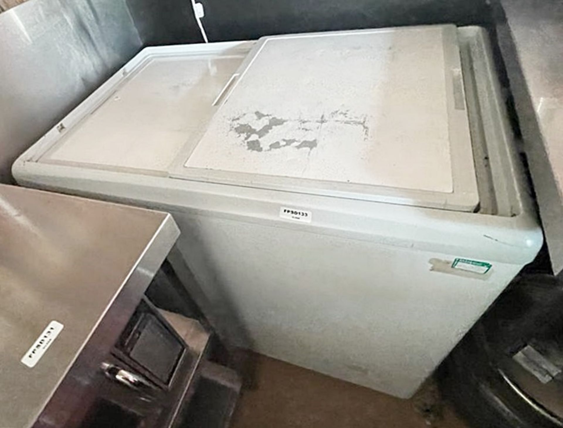 1 x Commercial Freezer Unit With Sliding Door - Ref: FPSD133 - CL686 - Location: Altrincham WA14