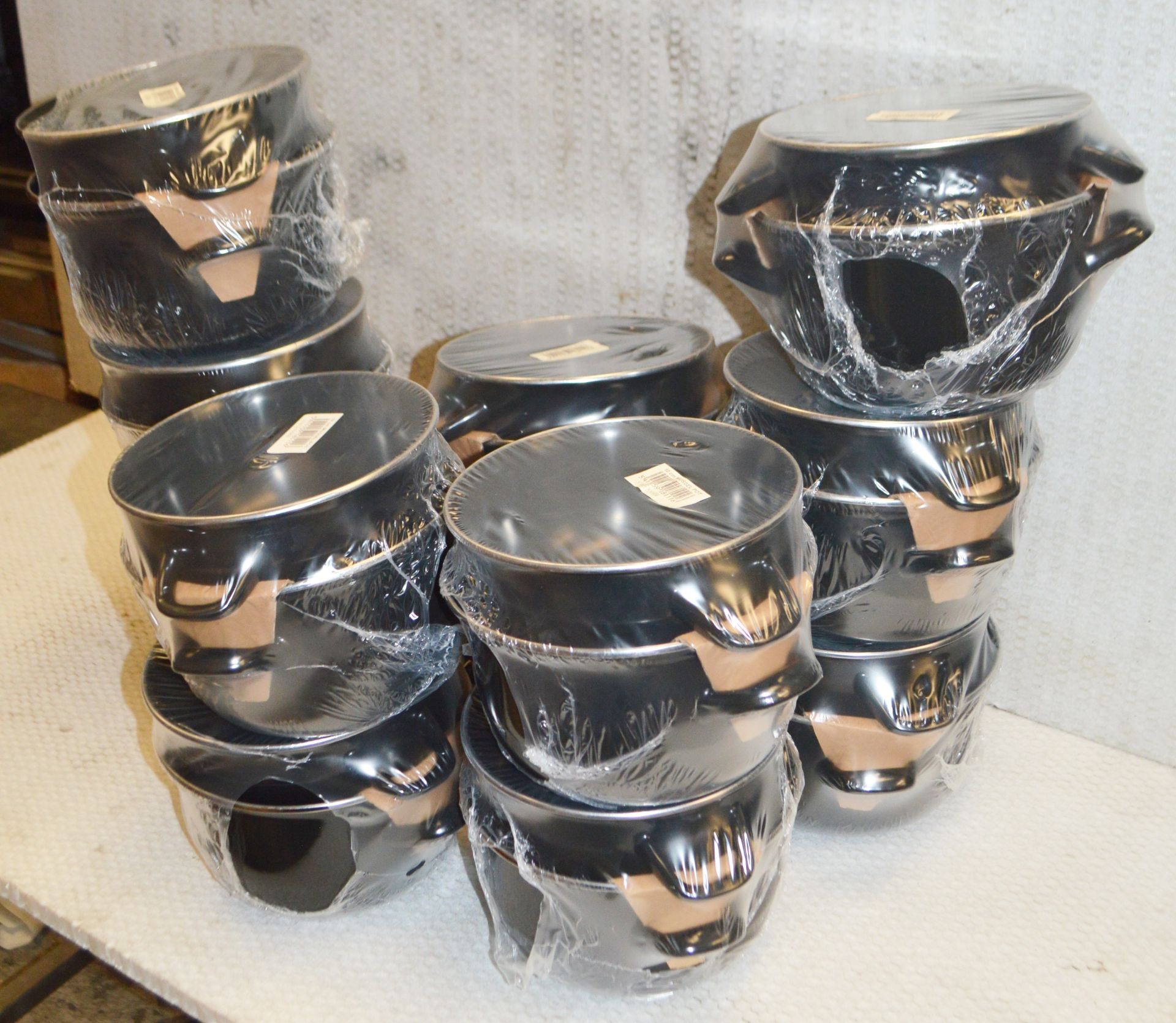 12 x Mussel Serving Dish Sets in Black - New and Unused - Recently Removed From a Commercial - Image 4 of 4