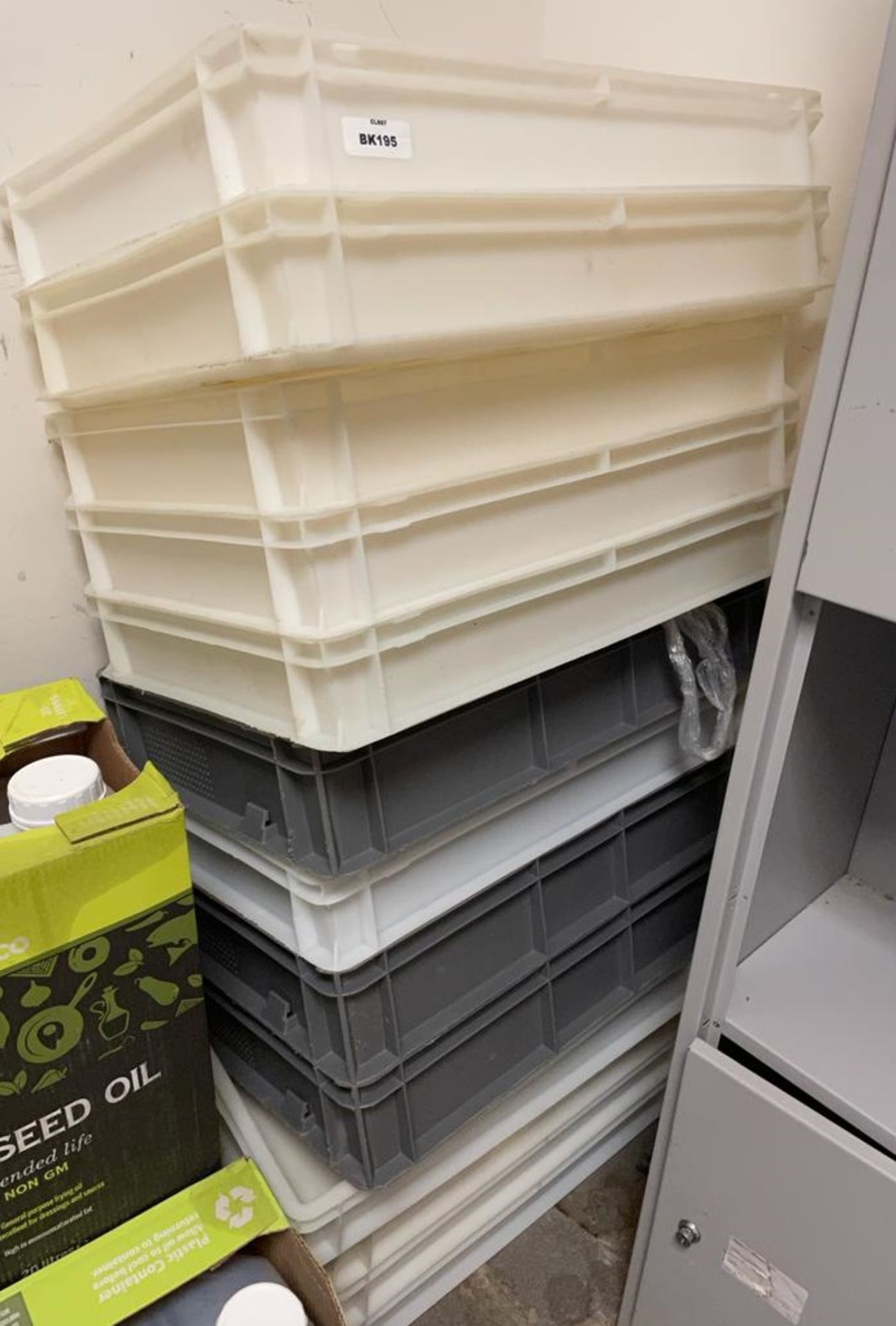 13 x Plastic Food Tray Containers - Ref: BK195 - CL686 - Location: Altrincham WA14This lot was - Image 2 of 2