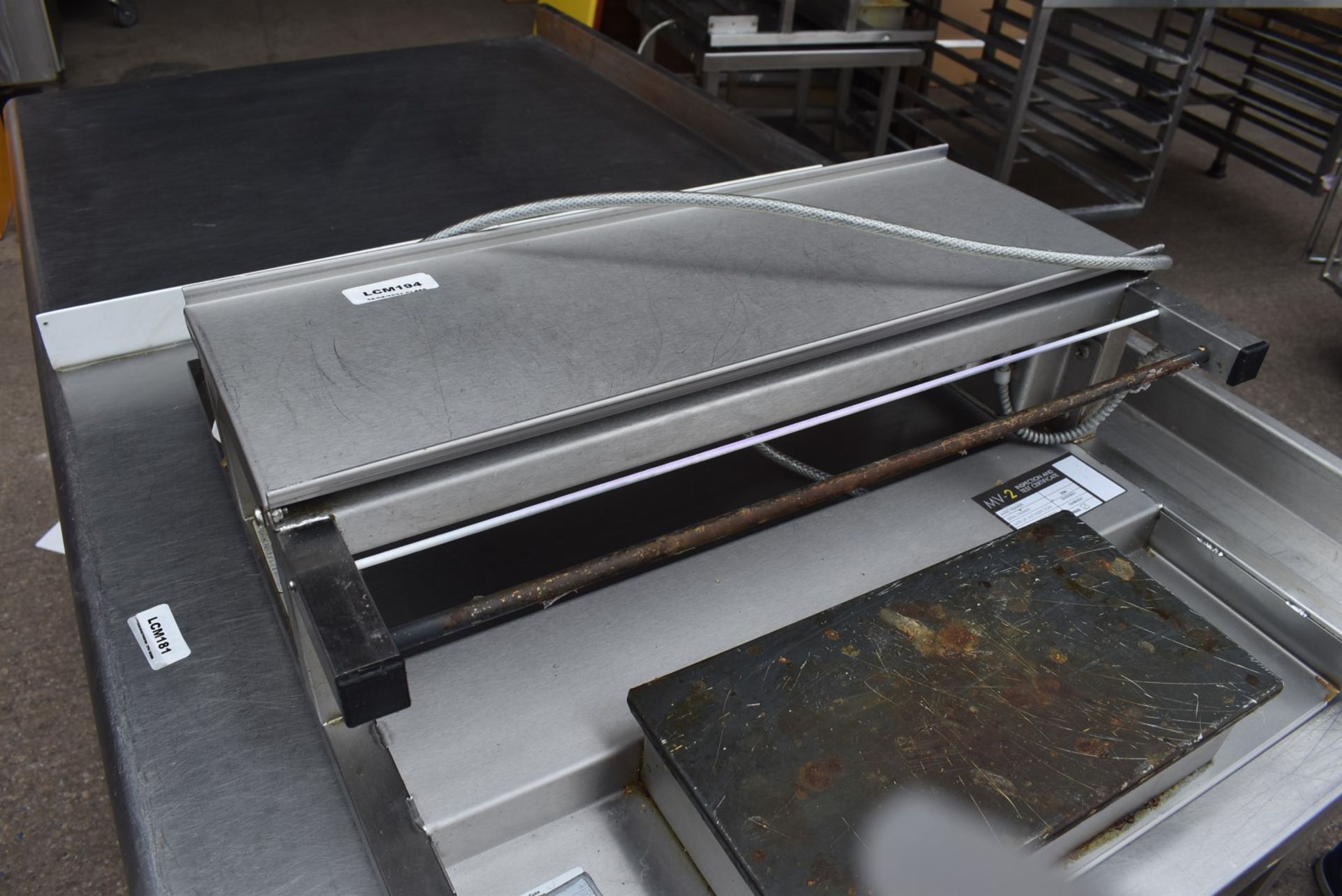 1 x Countertop Food Tray Wrapper Unit For Heat Sealed Wrapping - 56cm Wide - 240v - Recently Removed - Image 3 of 8