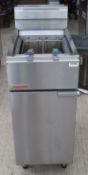 1 x Moffat Fast Fri FF18 Single Tank Gas Fryer With Baskets - 400mm Wide - Recently Removed From a