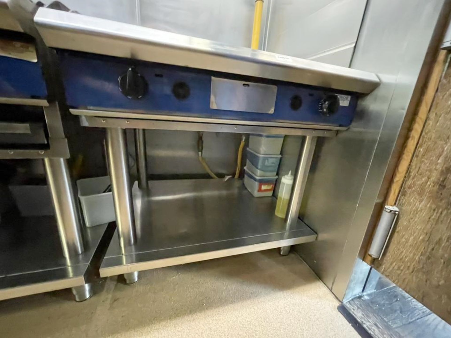 1 x BLUE SEAL Commercial Gas Dual Griddle With Leg Stand - Features 2 x Heat Zones - Image 4 of 4