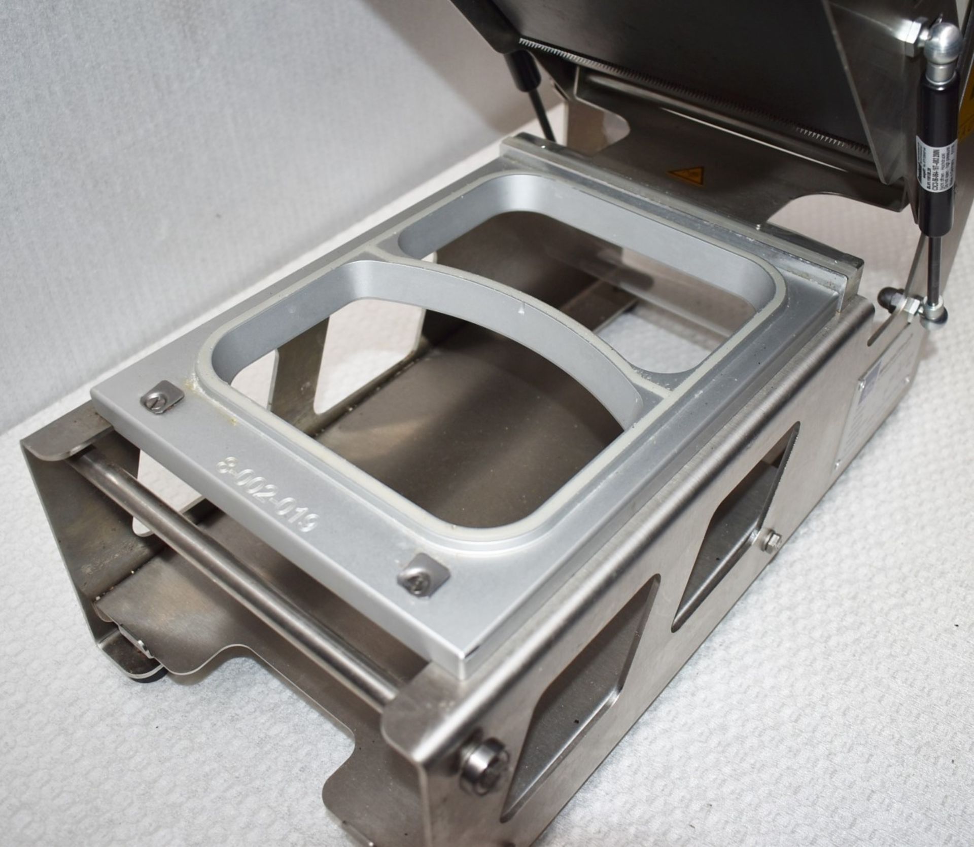1 x Metal Tech Manual Food Tray Sealing Machine - Type 190 - 2018 Model - 240v - Recently Removed - Image 7 of 7