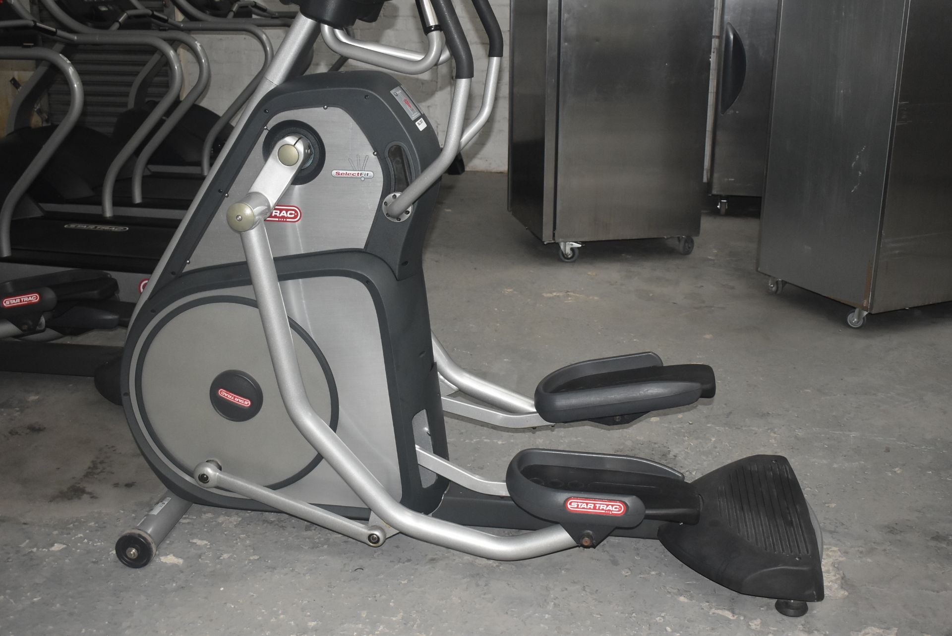 1 x Star Trac Commercial Excercise Elliptical Cross Trainer - CL011 - Ref SL307 GIT -  Location: - Image 4 of 9