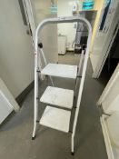 1 x Three Tread Step Ladder - Ref: BK257 - CL686 - Location: Altrincham WA14This lot was recently