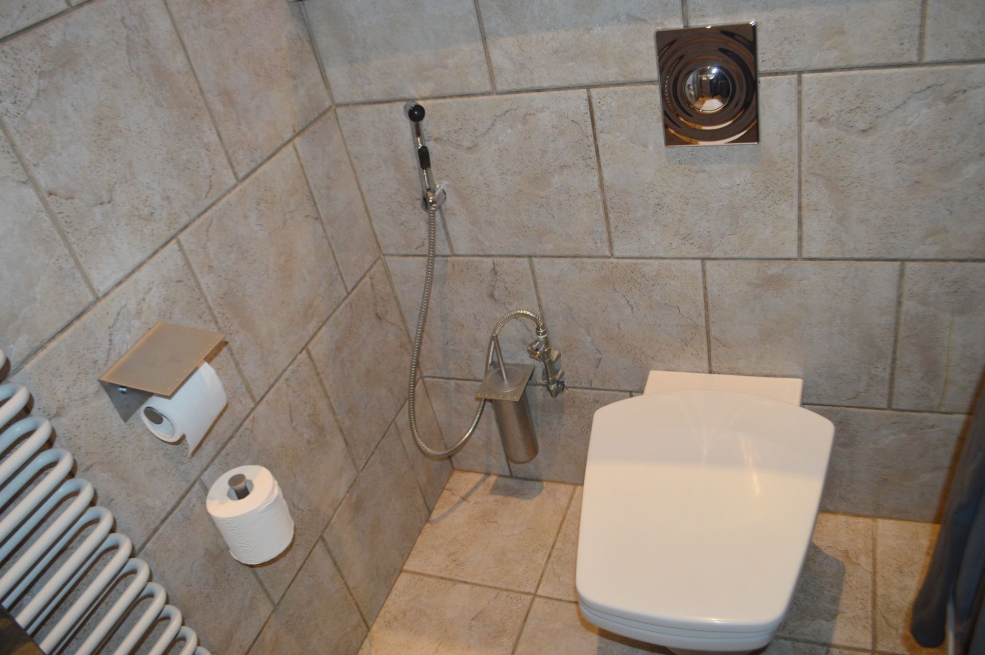 1 x Contents Of A Bathroom To Be Removed From A Exclusive Property In Bowdon  - CL691 - Location: - Image 7 of 7