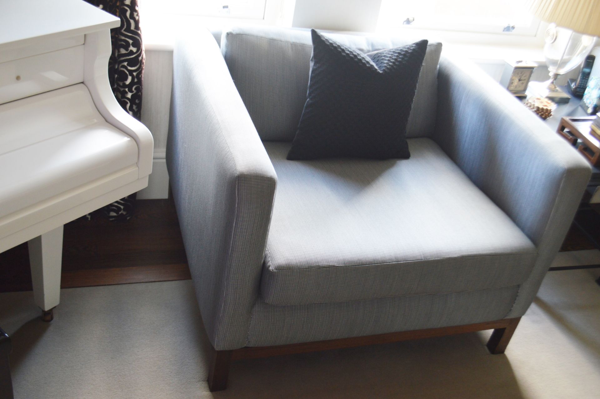 2  x Contemporary Armchairs - To Be Removed From An Exclusive Property In Bowdon  - CL691 - - Image 3 of 4