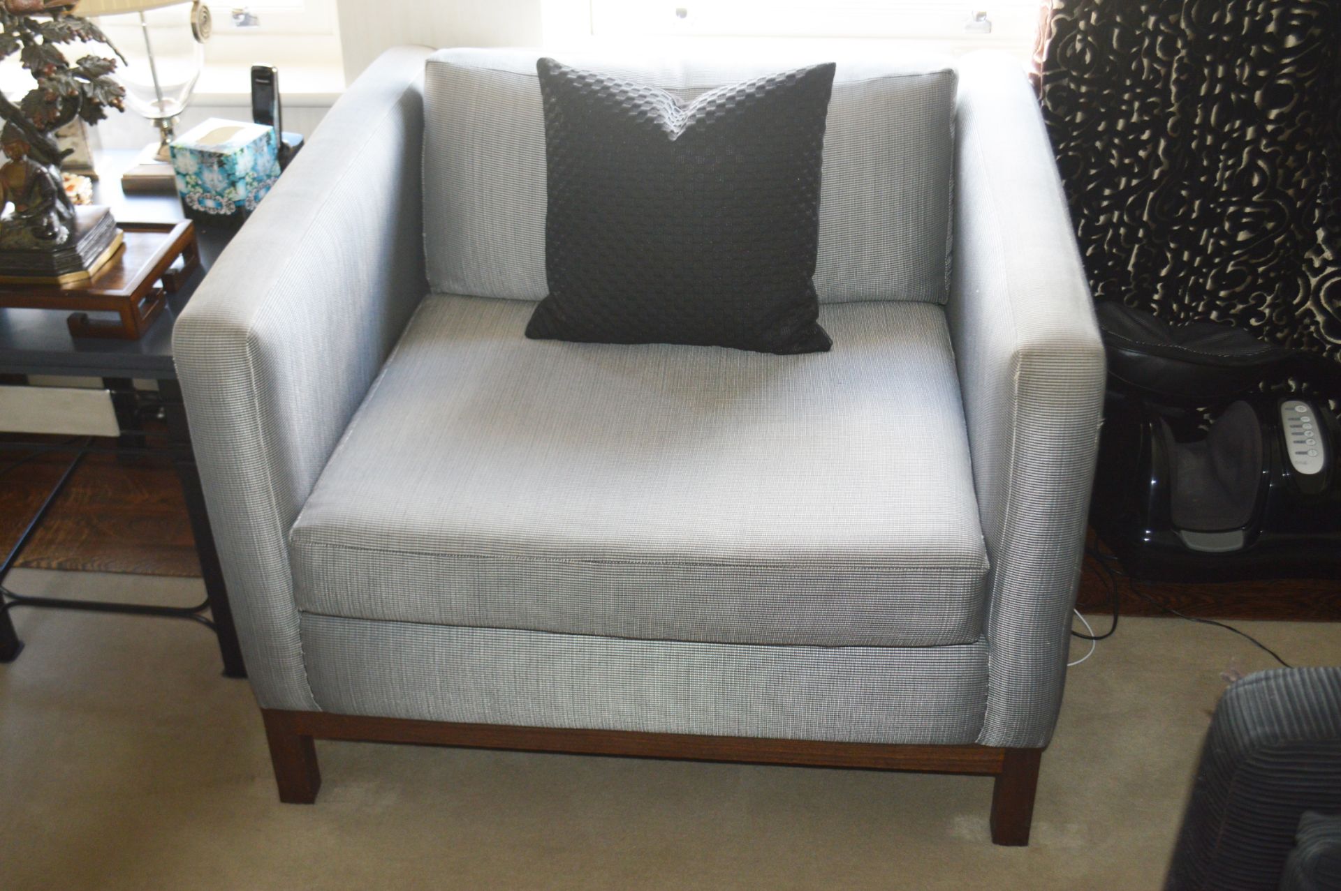 2  x Contemporary Armchairs - To Be Removed From An Exclusive Property In Bowdon  - CL691 - - Image 2 of 4
