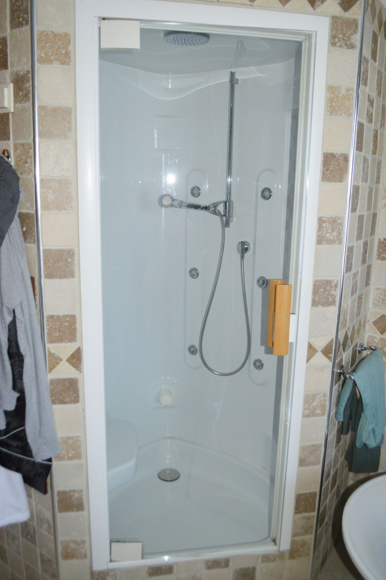 1 x Contents Of A Bathroom To Be Removed From An Exclusive Property In Bowdon  - CL691 - NO VAT On - Image 2 of 8