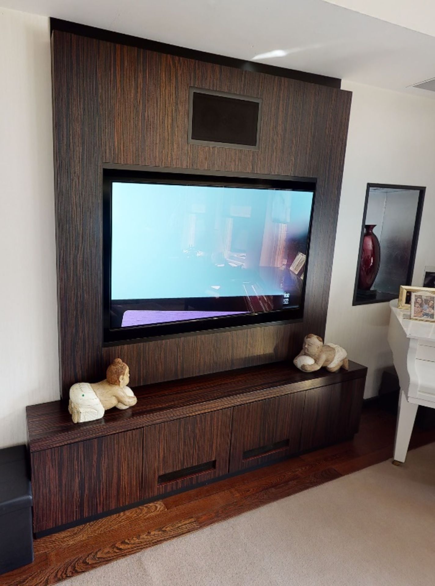 1 x Bespoke TV Unit  To Be Removed From An Exclusive Property In Bowdon  - CL691- Location: Bowdon - Image 4 of 5