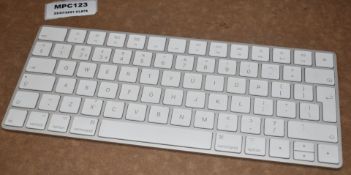 1 x Apple A1644 Wireless Keyboard - RRP £85 - Ref: MPC123 P1 - CL678 - Location: Altrincham WA14This