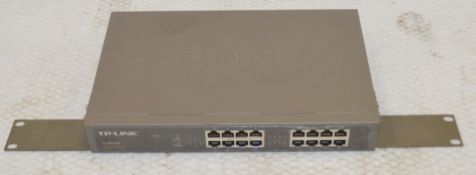 1 x TP-Link TL-SG1016D 16-Port Unmanaged Gigabit Switch - Includes Power Cable - CL011 - Ref: DNW333