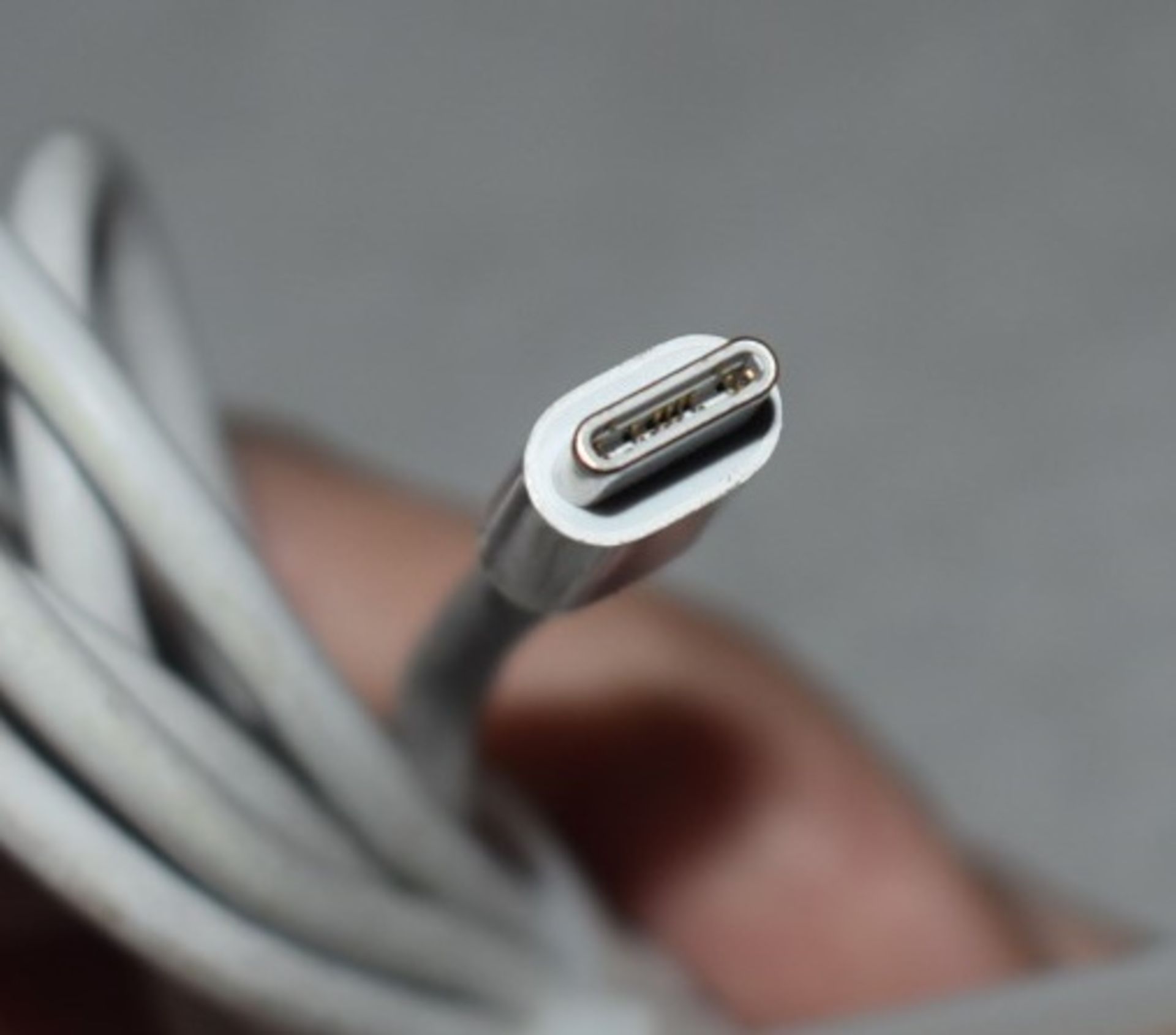 1 x Genuine Apple MacBook Type C Charger - Ref: MPC526 CG - CL678 - Location: Altrincham WA14This - Image 2 of 3