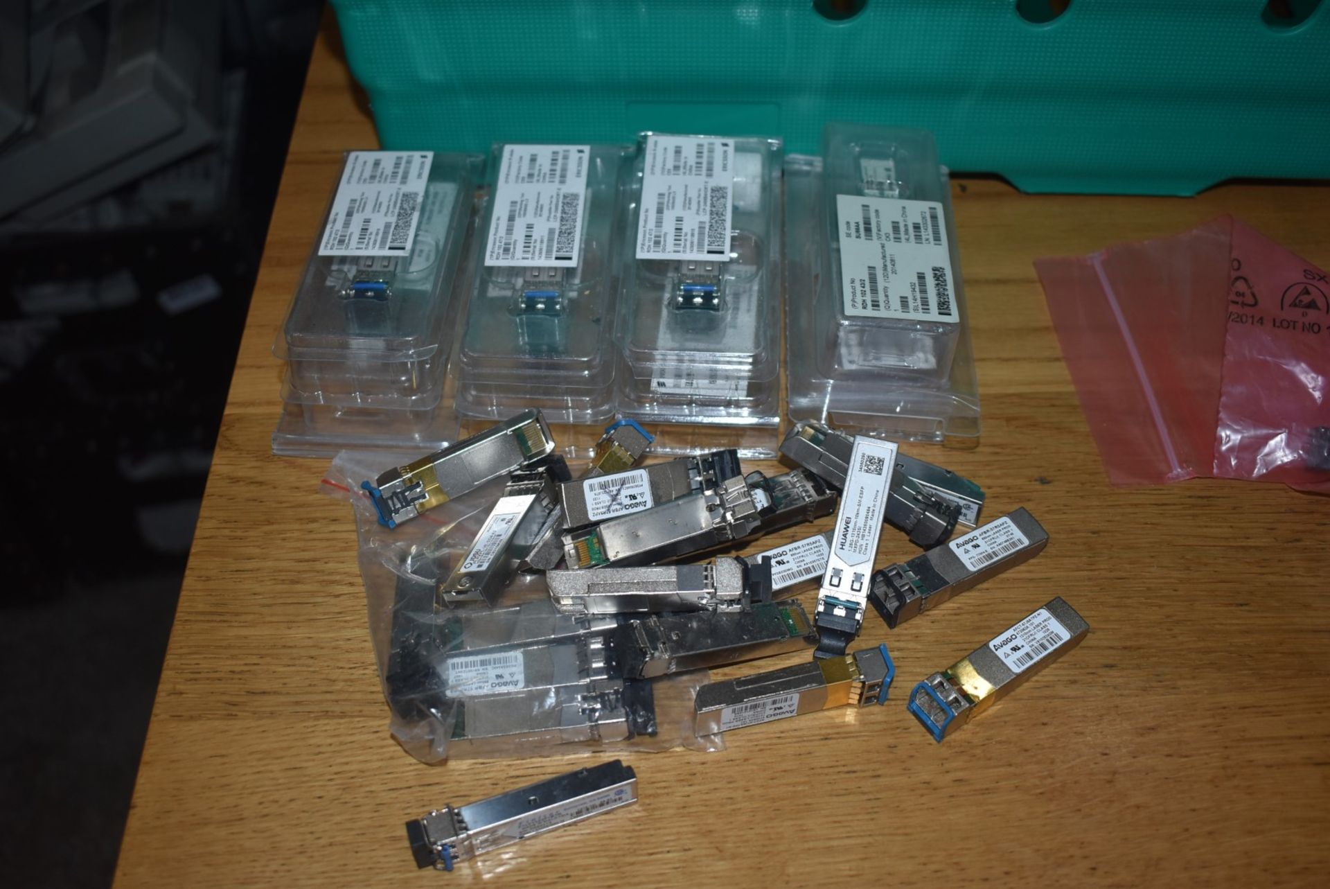 1 x Assorted Job Lot to Include Various Optical Transceivers, Ericsson Parts, Security Lock, USB3 - Image 8 of 37