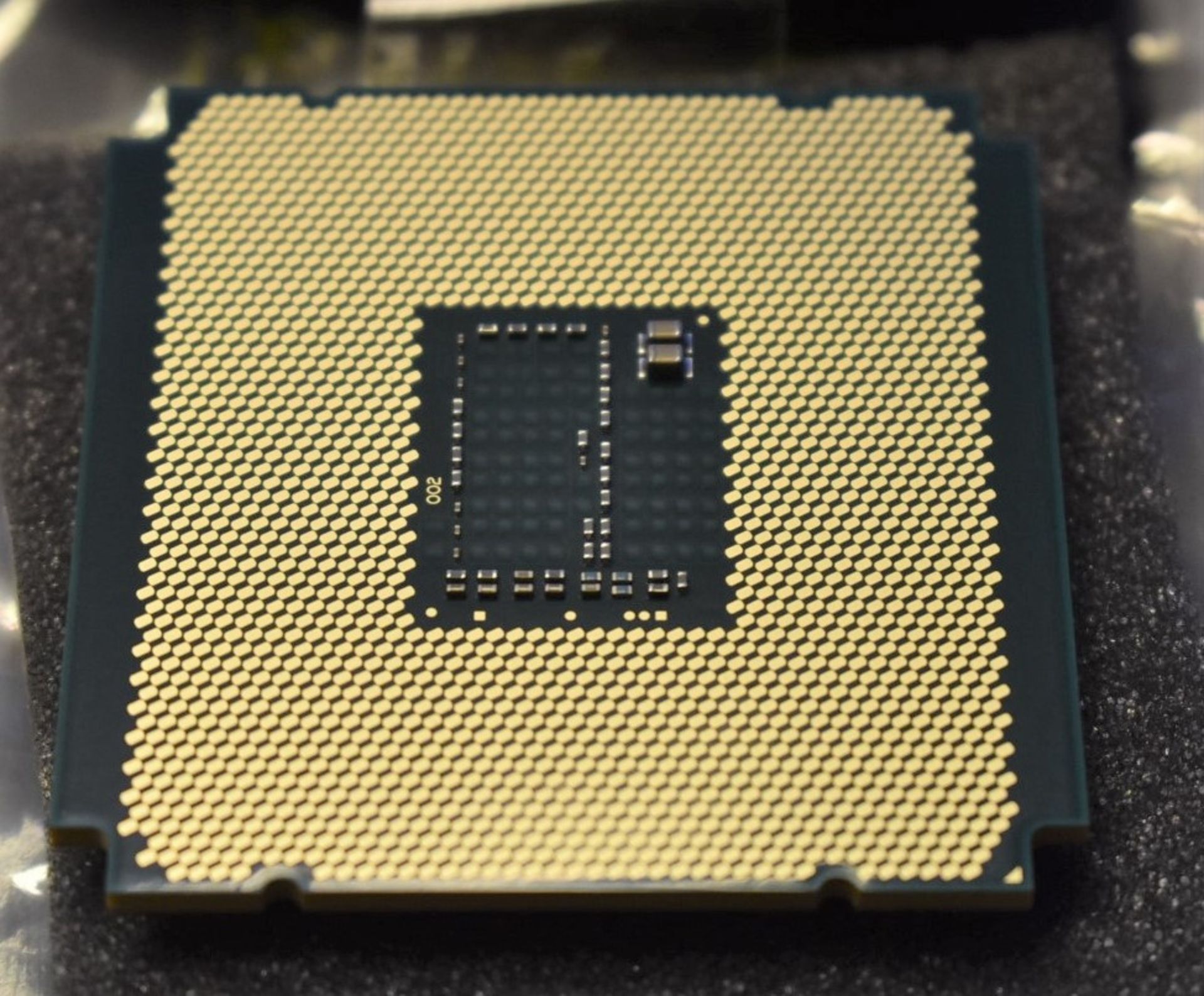 1 x Intel Xeon E5-2695V3 3.3ghz Processor - Features 14 Cores and 28 Threads, 35mb Cache, Socket - Image 3 of 4