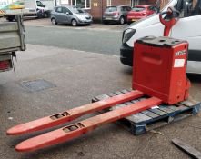 1 x Linde T20 Electric Long Fork Pallet Truck - 2017 Model - 2000kg Capacity - Ref: MPC WH3 -