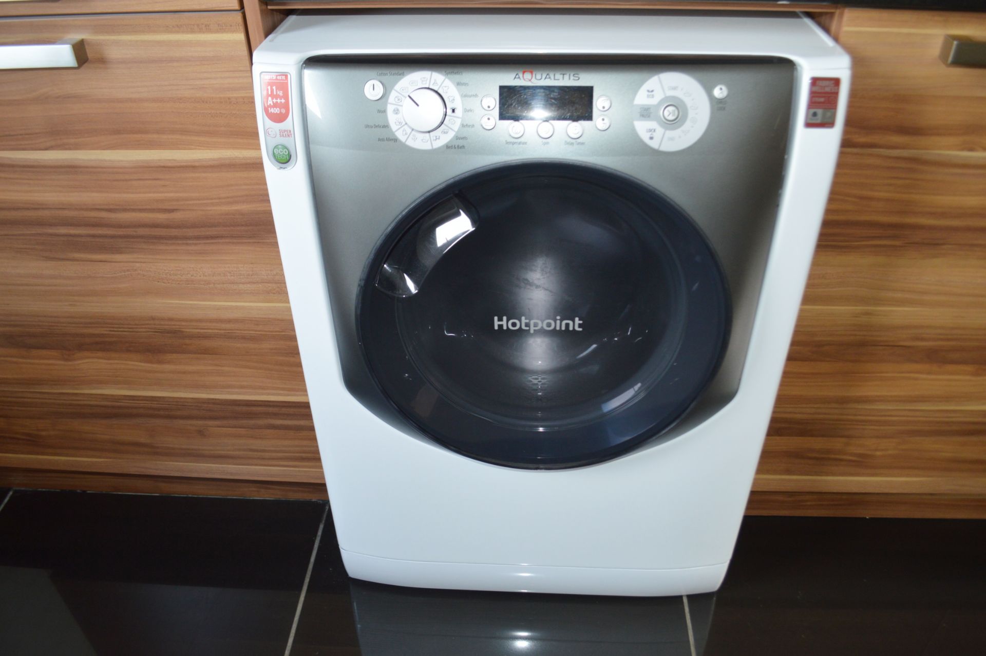 1 x Contemporary Bespoke Fitted Kitchen With Integrated Neff  Branded Appliances, Quartz Worktops - Image 6 of 52