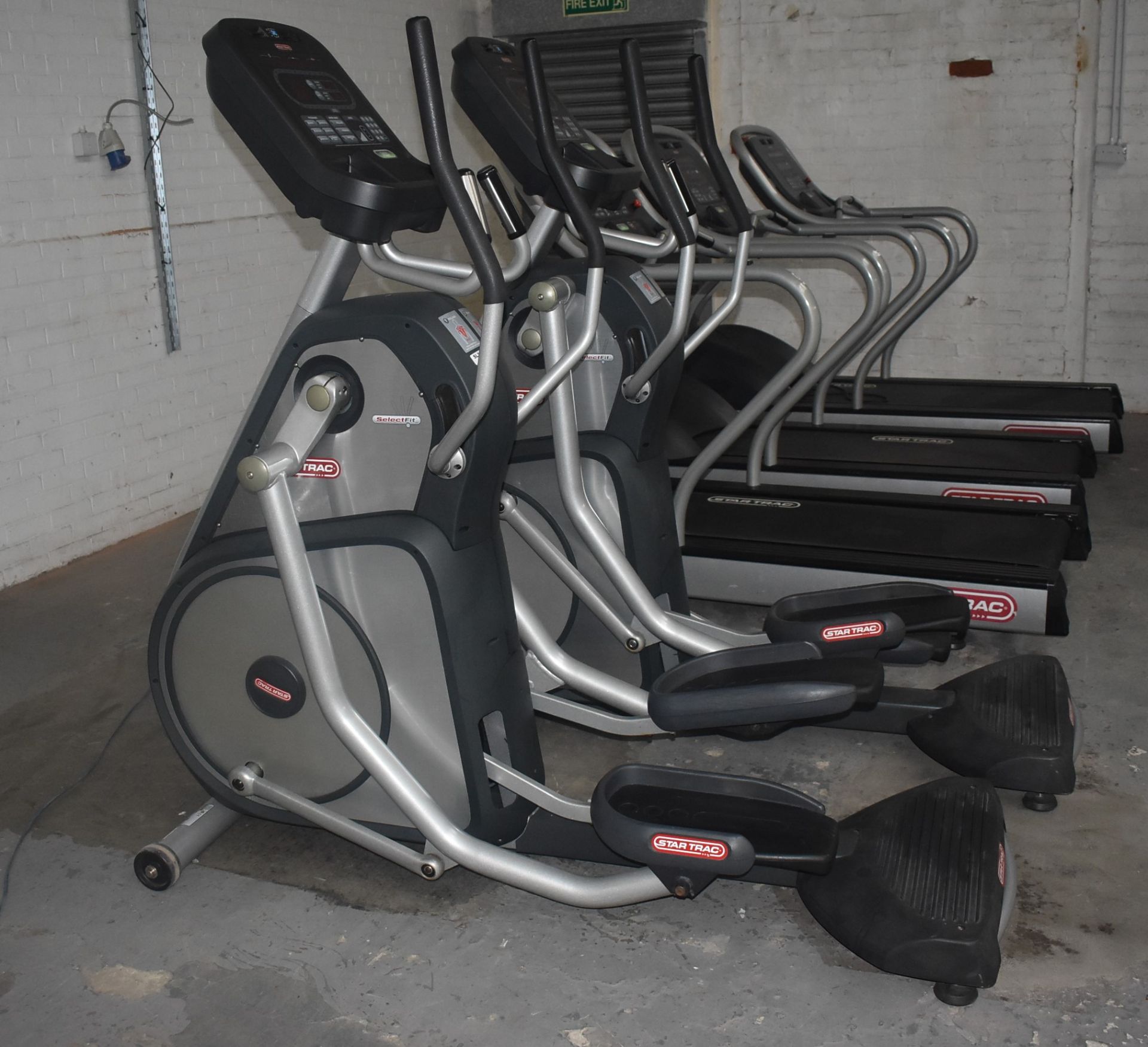 1 x Star Trac Commercial Excercise Elliptical Cross Trainer - CL011 - Ref SL307 GIT -  Location: - Image 9 of 9