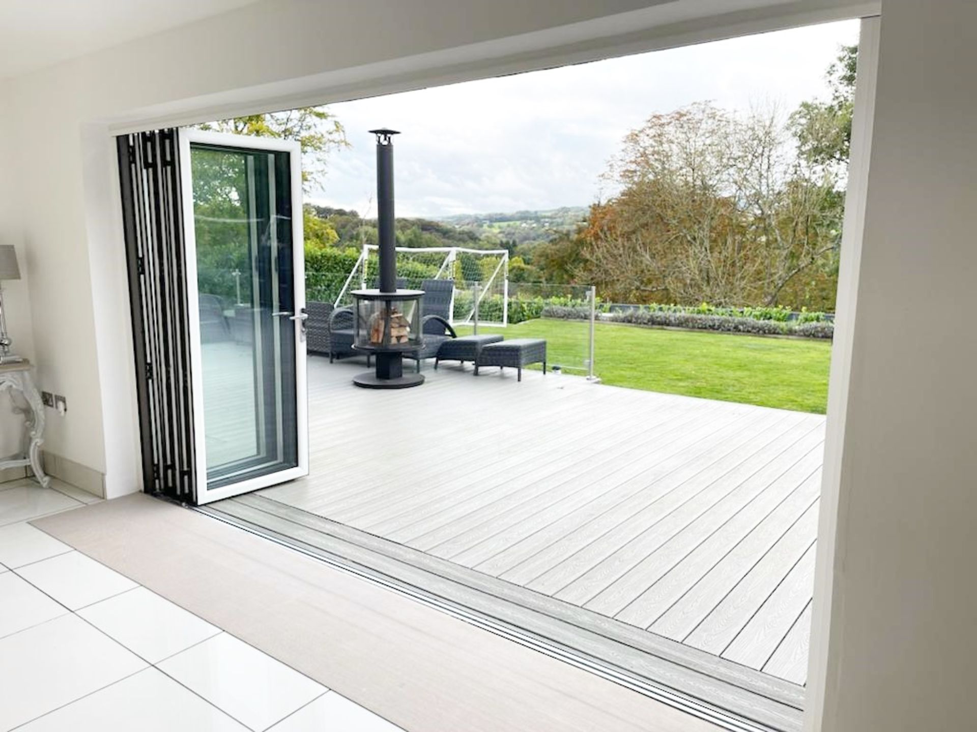 1 x Slide And Fold Bi Fold Doors Including Frames - CL685 - Location: Blackburn BB6 - NO VAT On - Image 5 of 7