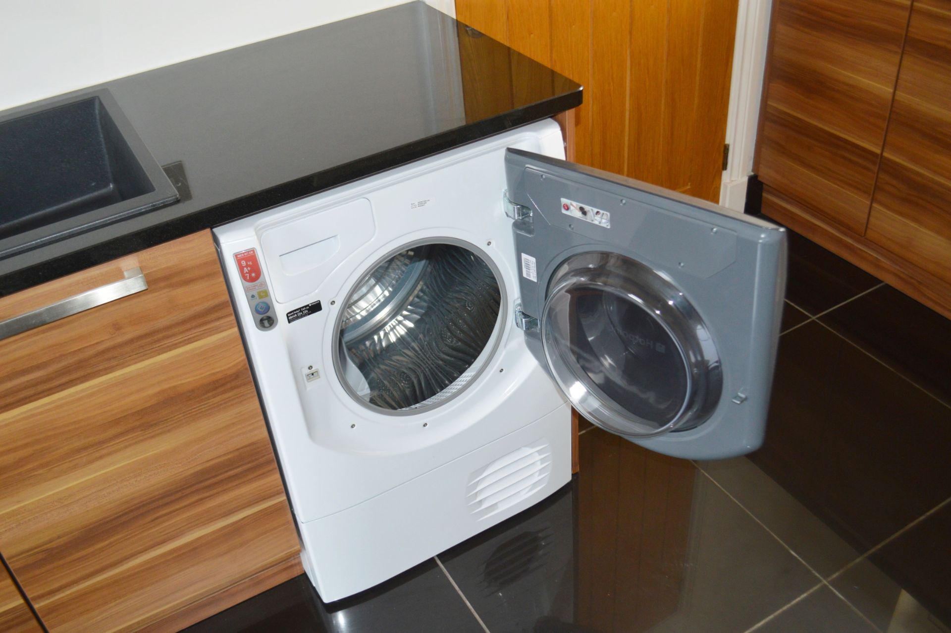 1 x Contemporary Bespoke Fitted Kitchen With Integrated Neff  Branded Appliances, Quartz Worktops - Image 26 of 52