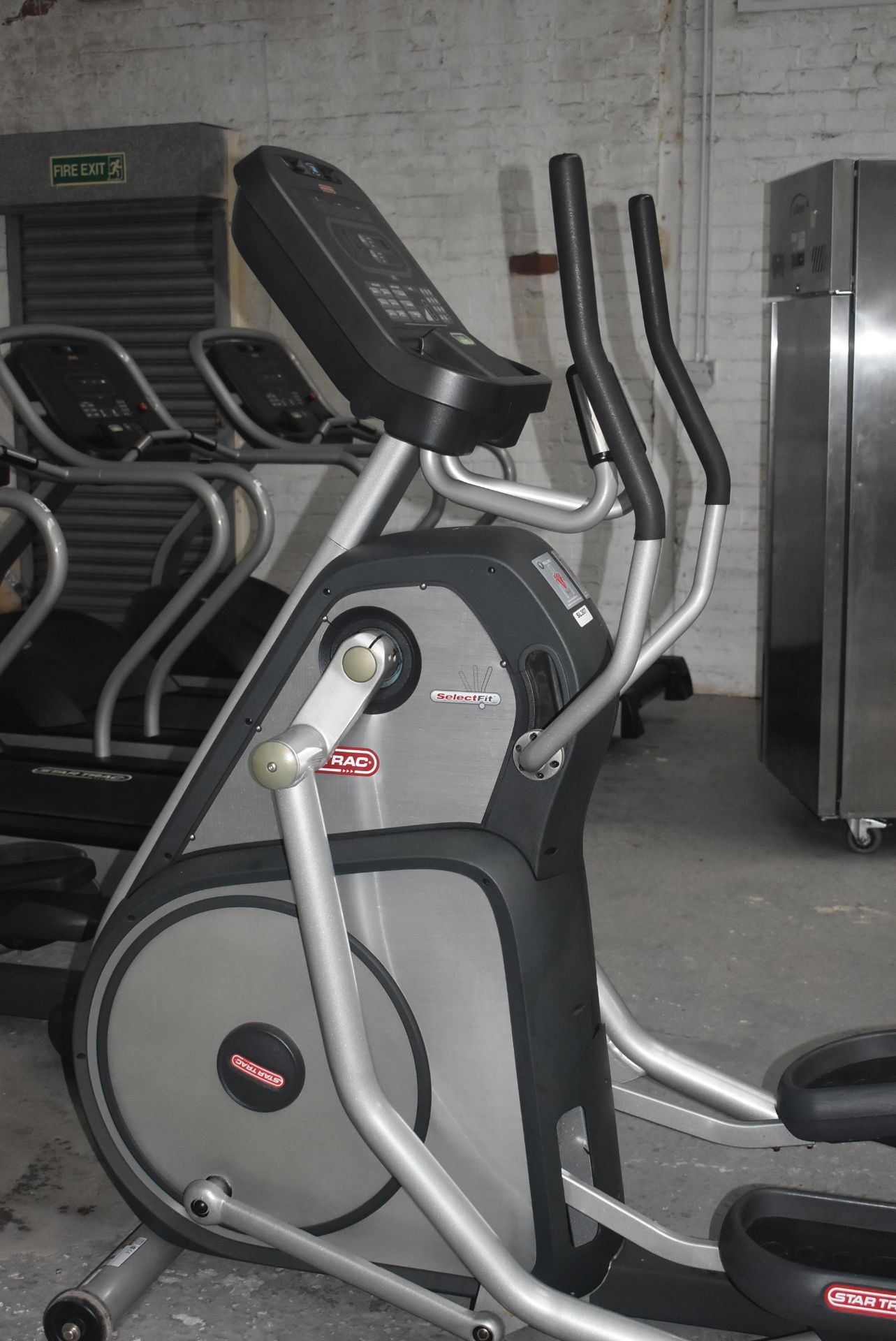 1 x Star Trac Commercial Excercise Elliptical Cross Trainer - CL011 - Ref SL307 GIT -  Location: - Image 3 of 9