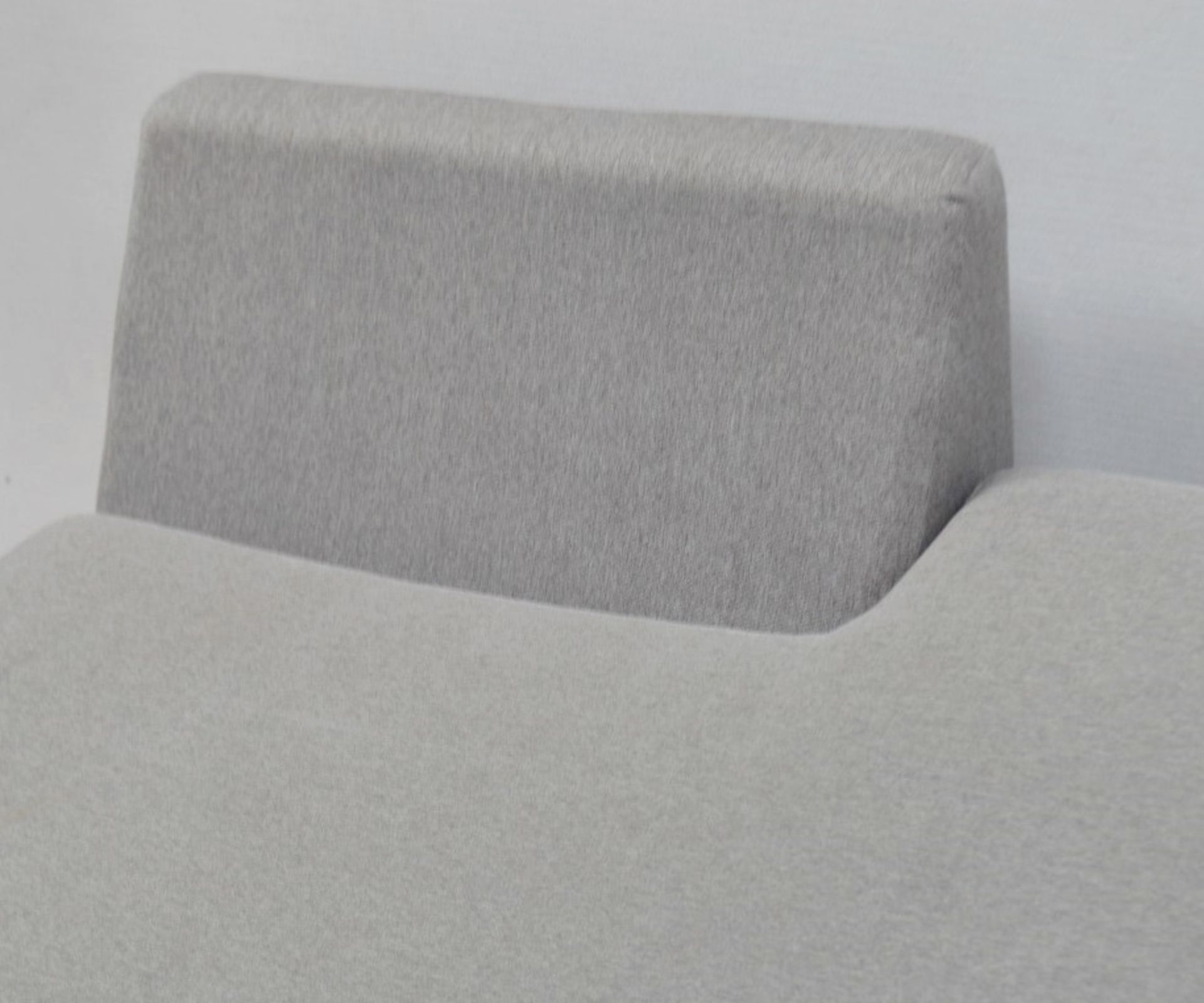 1 x Modular Chaise Lounge Upholstered In A Light Grey Fabric - Dimensions: D90 x L160 x H66cm / Seat - Image 6 of 8