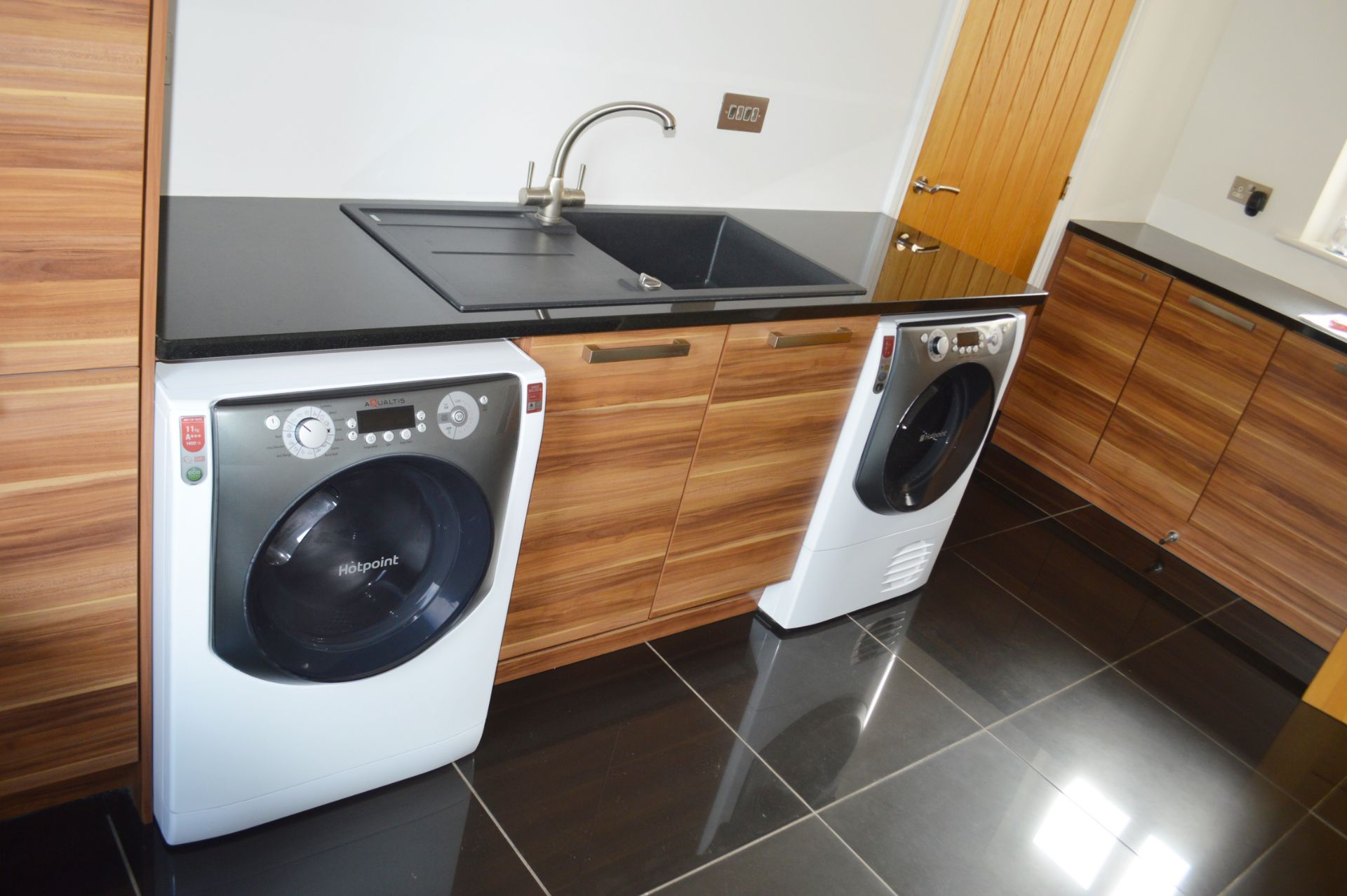 1 x Contemporary Bespoke Fitted Kitchen With Integrated Neff  Branded Appliances, Quartz Worktops - Image 8 of 52