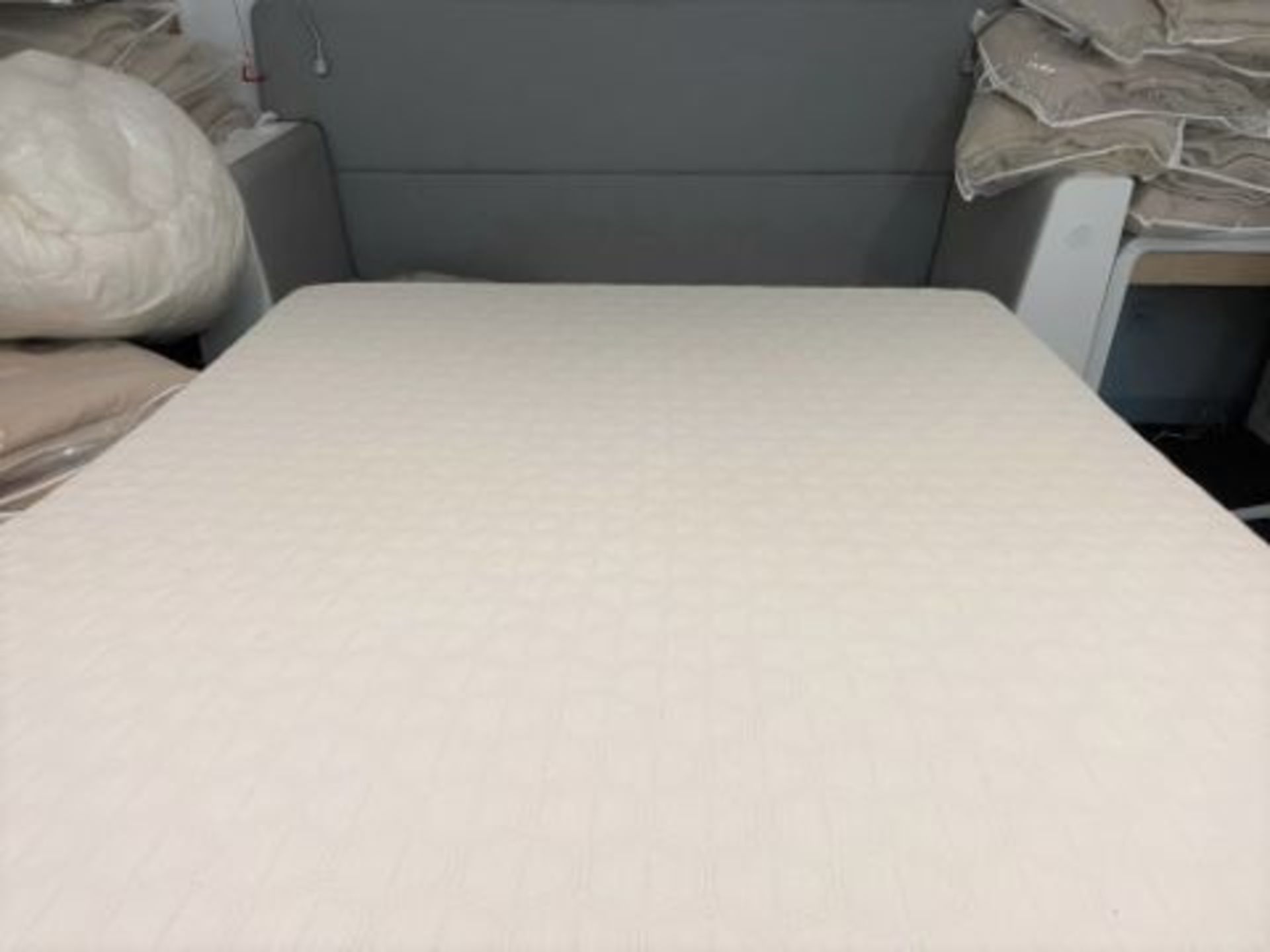 1 x Double Adjustable Space Saving Smart Bed With Serta Motion Memory Foam Mattress - Signature - Image 5 of 8