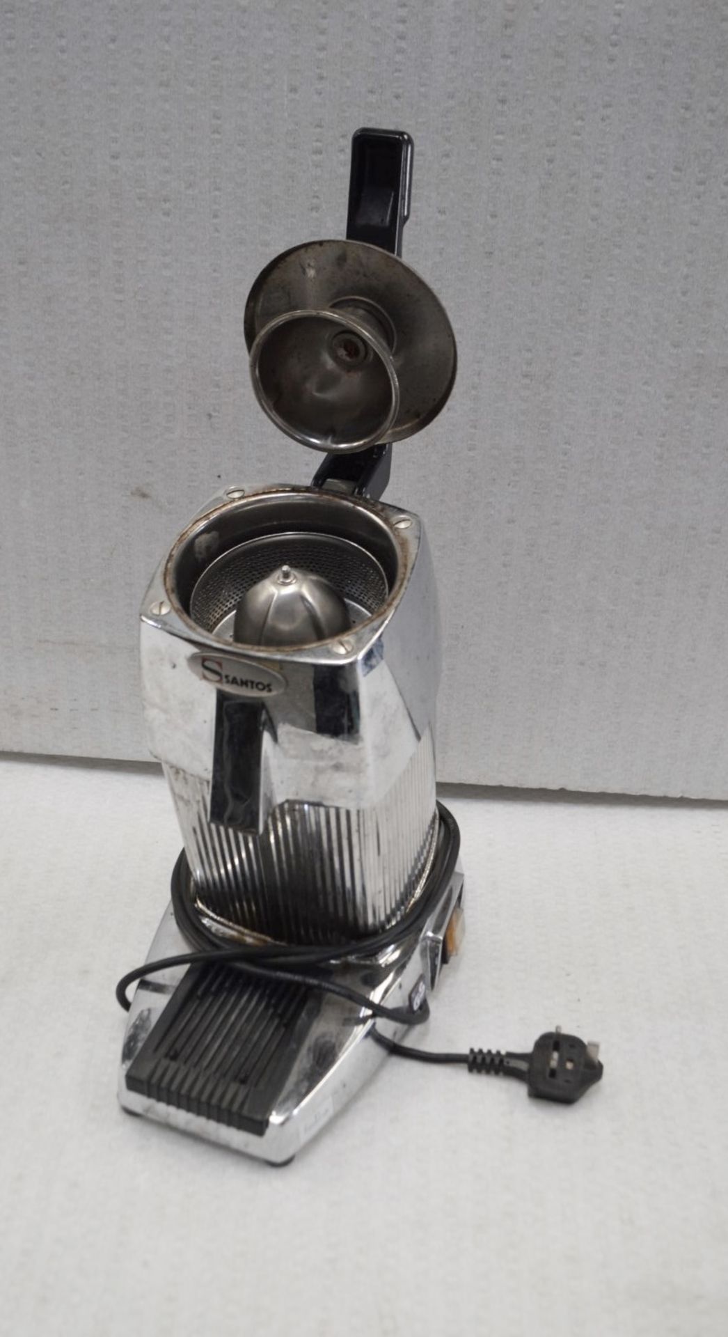 1 x Santos French Handmade Juicer - (220-240volts) - Recently Removed From A Commercial Restaurant