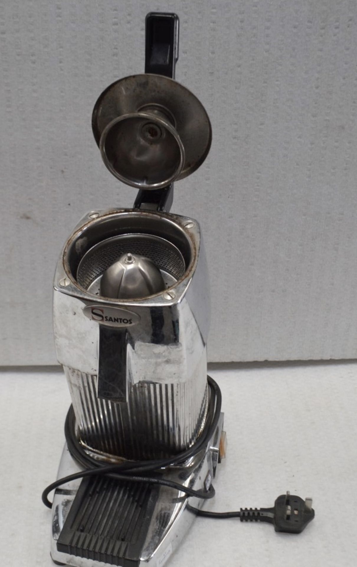 1 x Santos French Handmade Juicer - (220-240volts) - Recently Removed From A Commercial Restaurant - Image 13 of 13