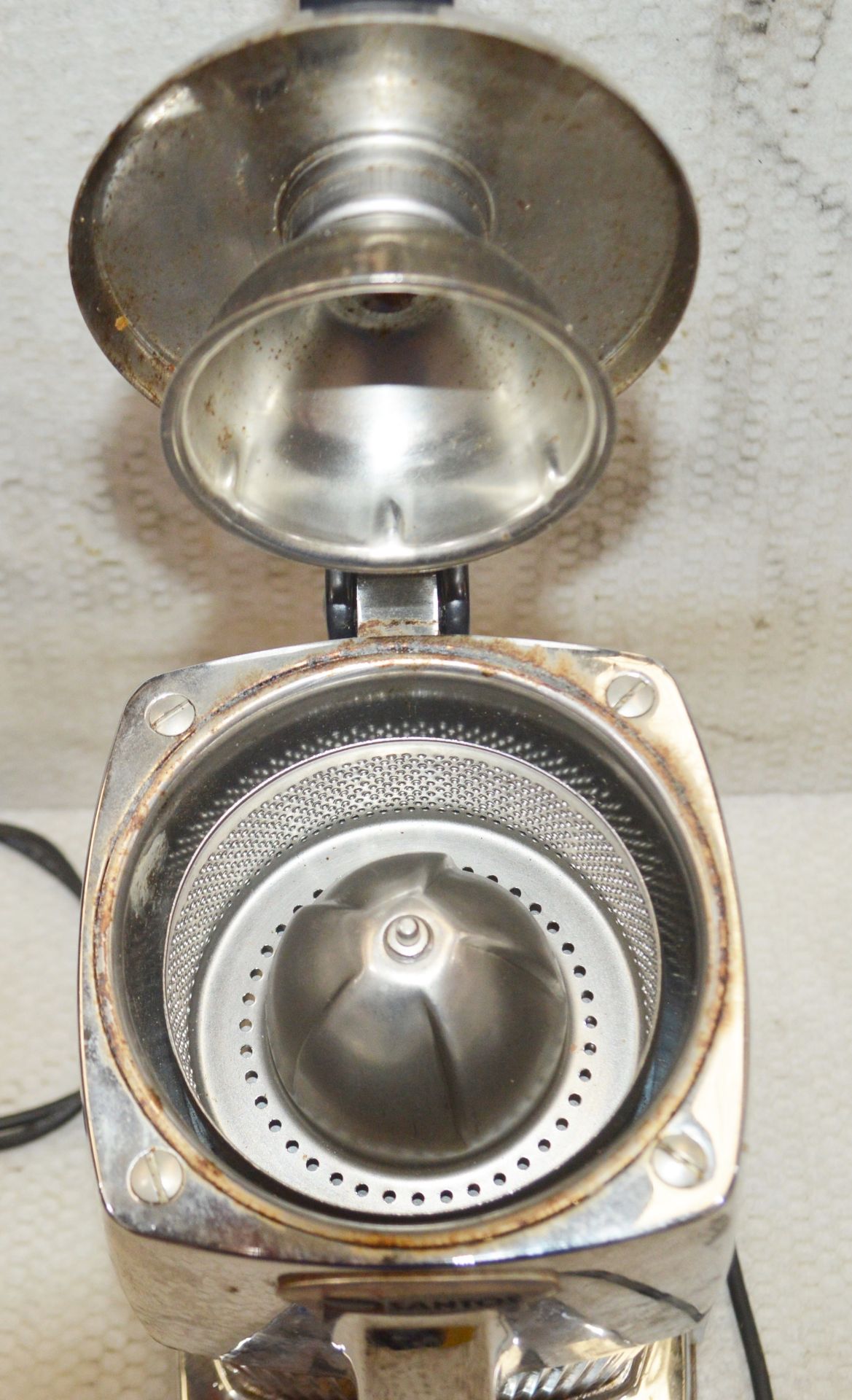 1 x Santos French Handmade Juicer - (220-240volts) - Recently Removed From A Commercial Restaurant - Image 3 of 13