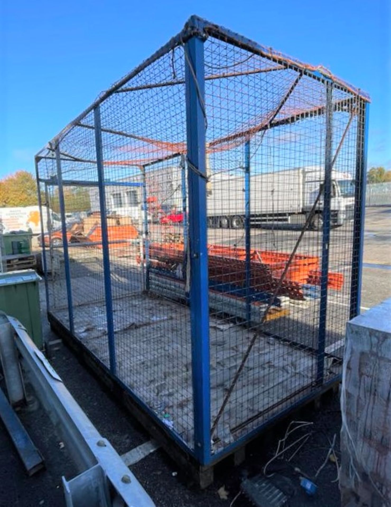 1 x Large Steel Cage With Wooden Base - Suitable For Flat Bed Trucks - Size: H250 x L374 x D180 - Image 2 of 14