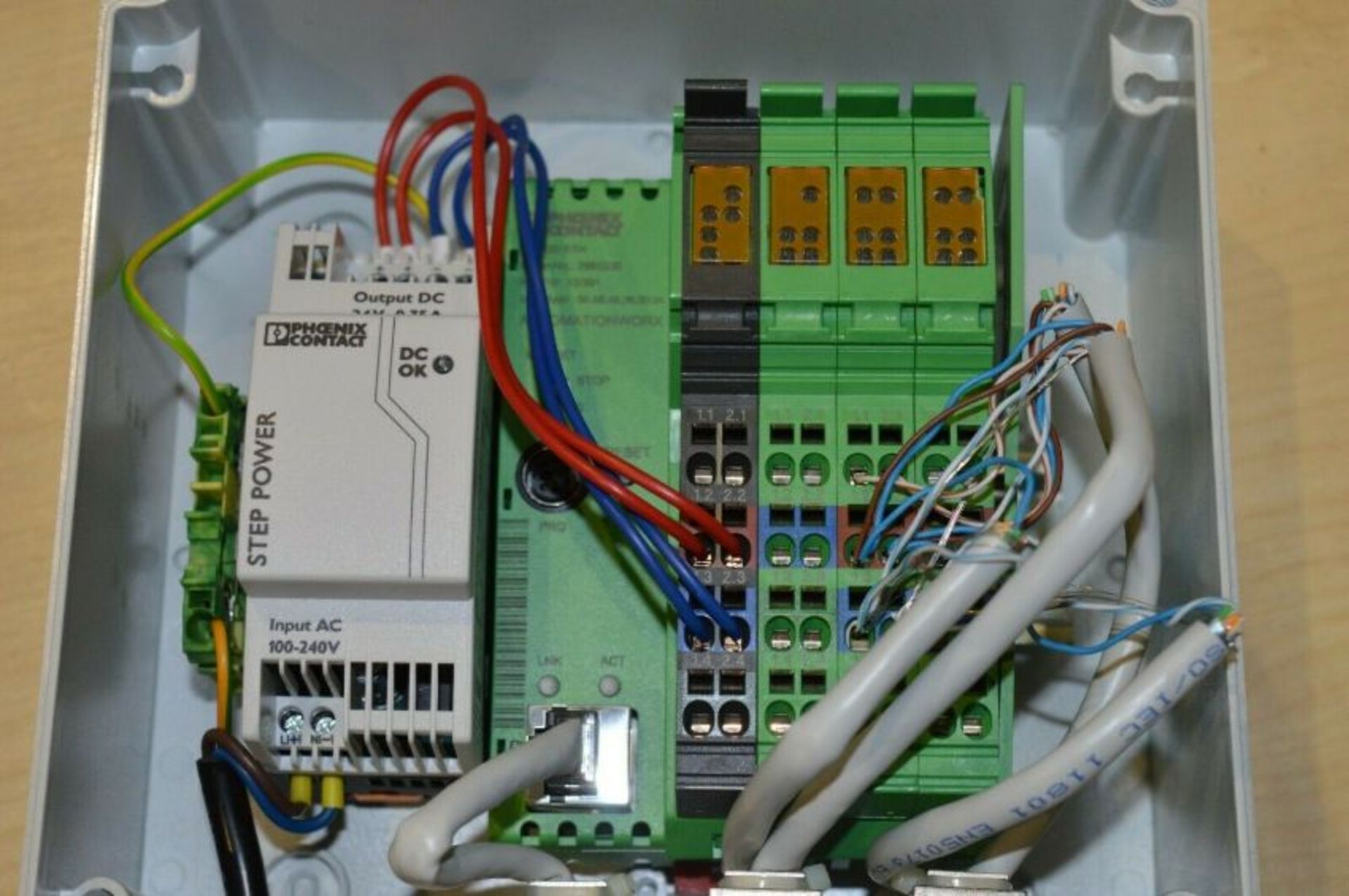 1 x Phoenix Contact Controller ILC 150 ETH 2985330 + Step Power and Enclosure - 240v UK Plug - WH1 - - Image 5 of 6