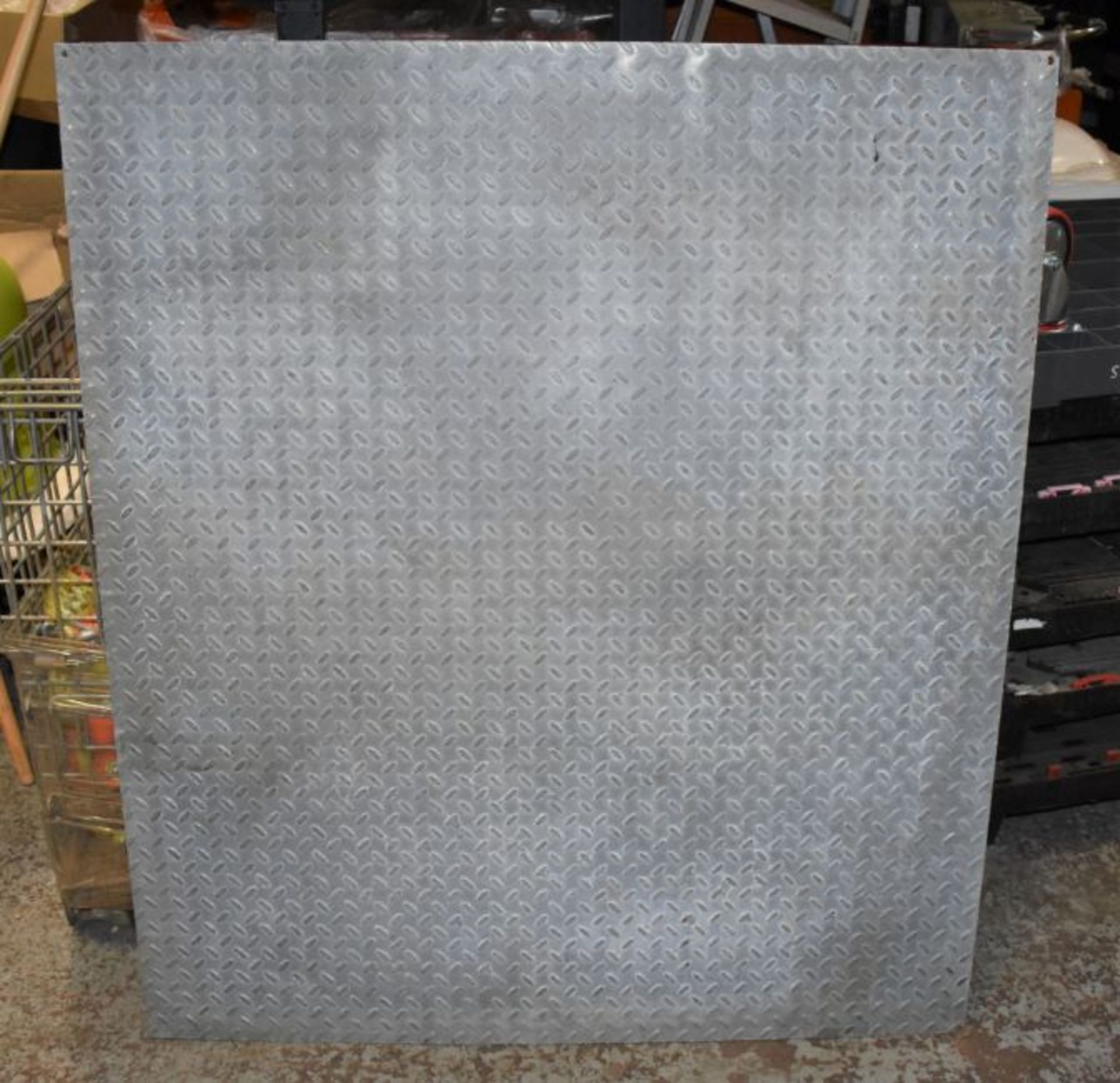 1 x Steel Tread Checker Plate - Size 106.5 x 122 x 0.6 cms - None Slip Floor Plate Suitable For - Image 6 of 6