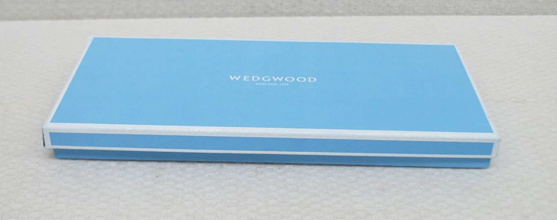 1 x WEDGWOOD 'Wonderlust' Blue Pagoda Sandwich Tray In It's Original Box - Original RRP £85.00 - Image 3 of 8