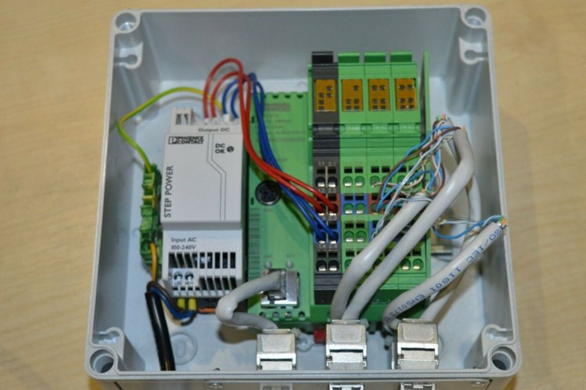 1 x Phoenix Contact Controller ILC 150 ETH 2985330 + Step Power and Enclosure - 240v UK Plug - WH1 - - Image 3 of 6