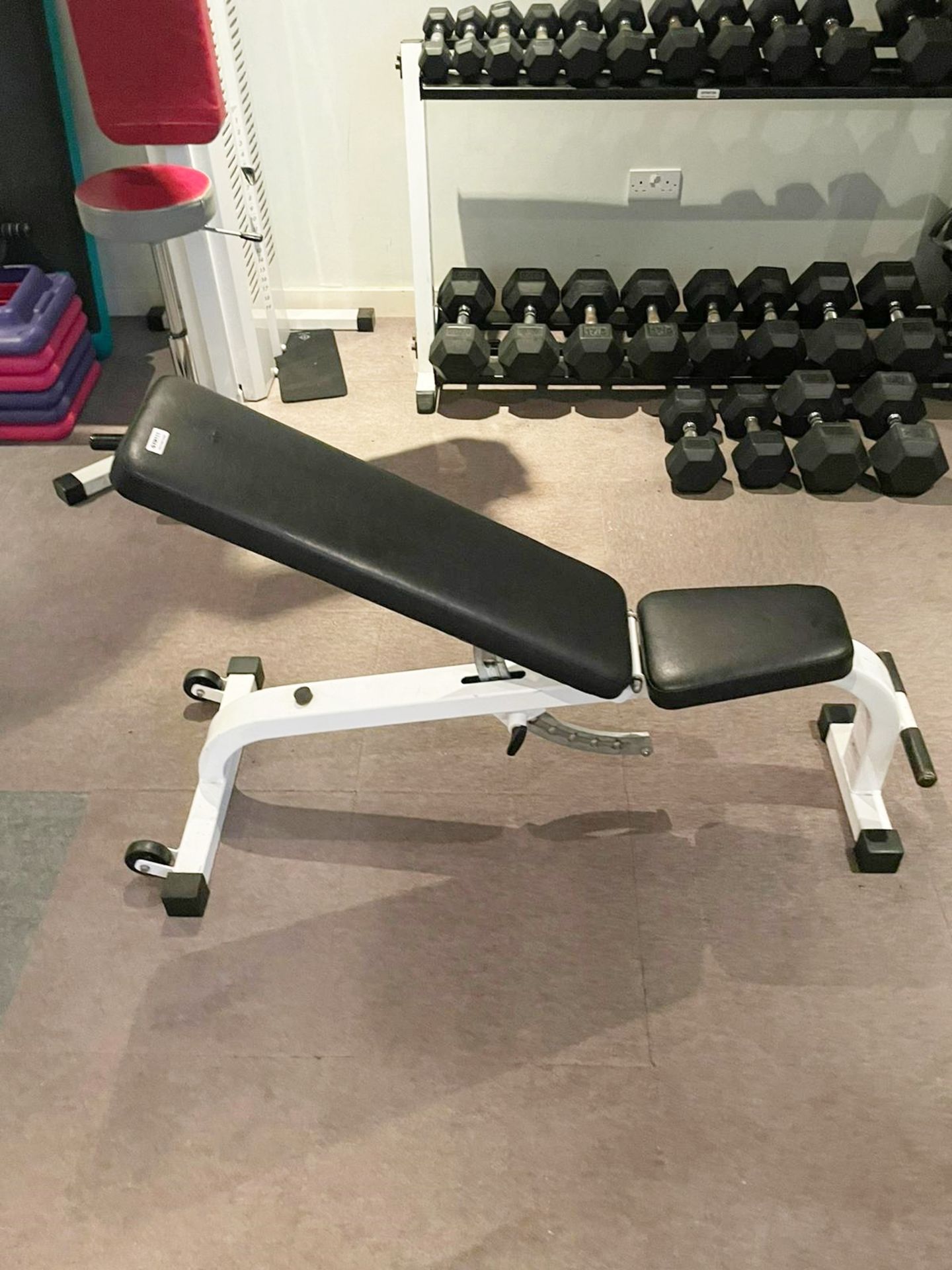 1 x Commercial Adjustable Weight / Sit Up Bench - Image 2 of 4