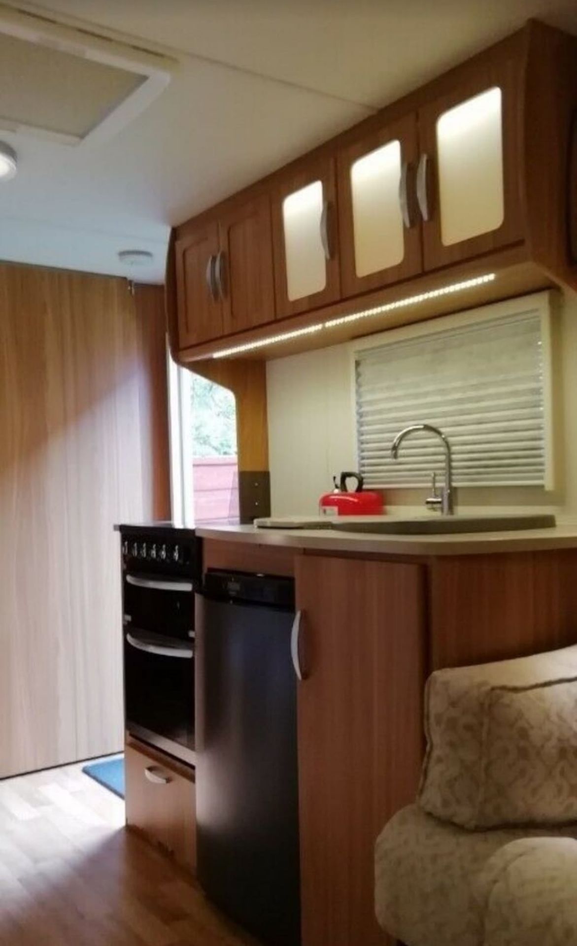 2012 Lunar Clubman ES 4 Berth Caravan - CL999 - NO VAT ON THE HAMMER - Location: Ashton-Under-Lyne O - Image 10 of 11