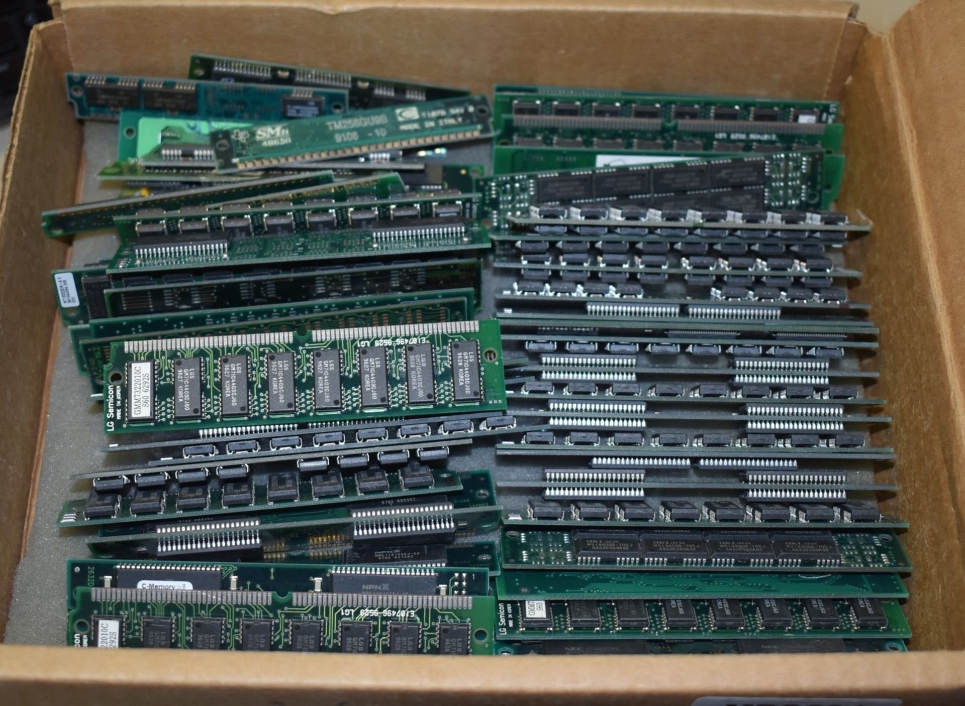 Approx 50 x Pieces of EDO Memory Modules - Ideal For Vintage Computer Enthusiasts - Ref: MPC604 CG -