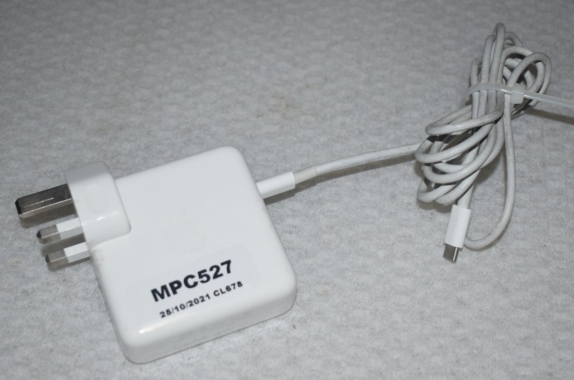 1 x Genuine Apple MacBook Type C Charger - Ref: MPC527 CG - CL678 - Location: Altrincham WA14This