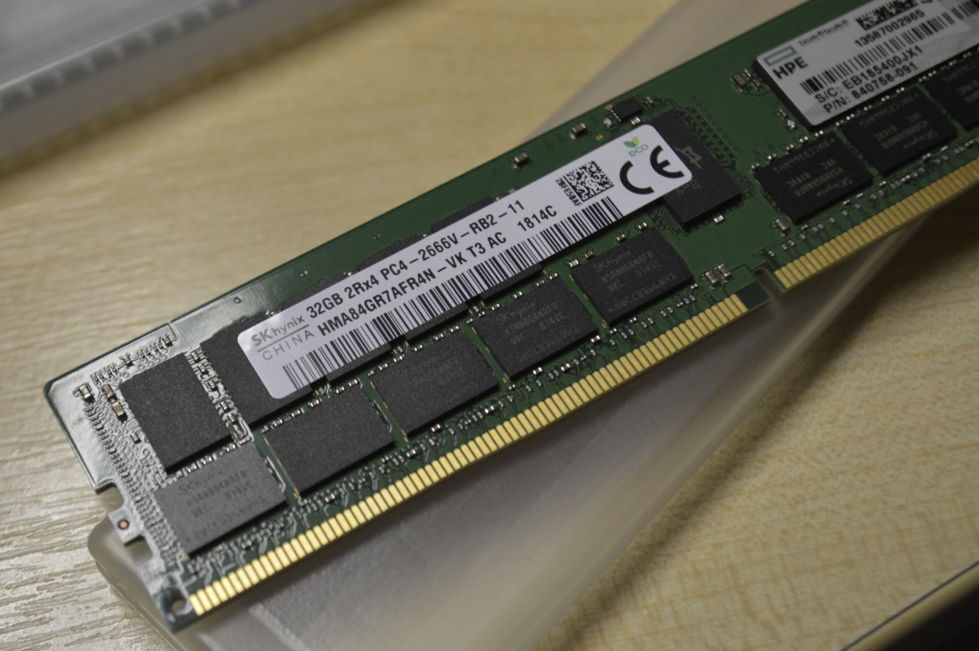 1 x SK Hynix 32gb DDR4 2666Mhz 2RX4 ECC Reg Memory Module - HMA84GR7AFR4N-VK - CL678 - Location: - Image 3 of 3