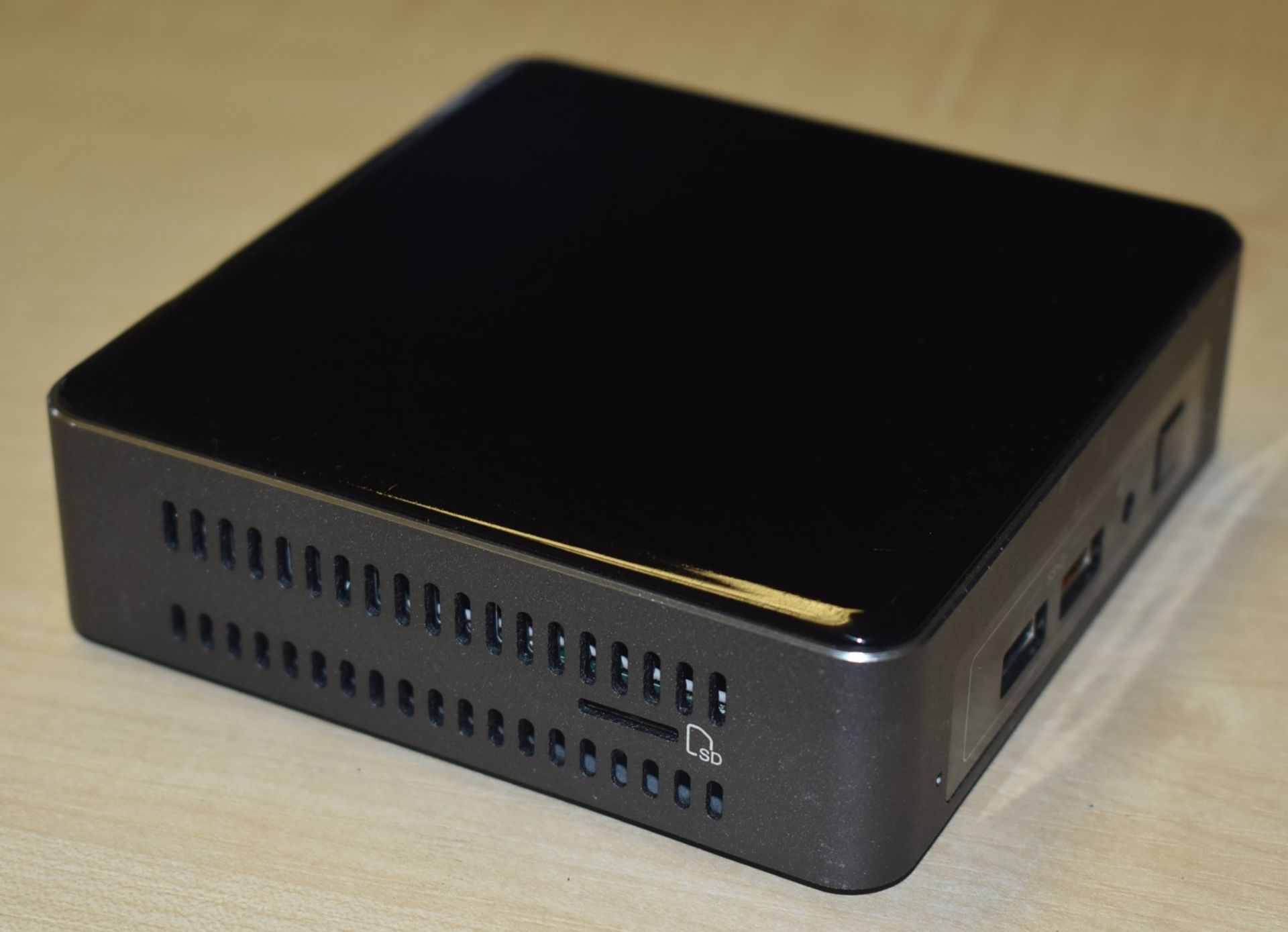 1 x Intel NUC Mini PC Featuring Intel i5-7260u 3.4Ghz Processor, 8GB DDR4 2133Mhz Ram, Intel Iris - Image 4 of 7