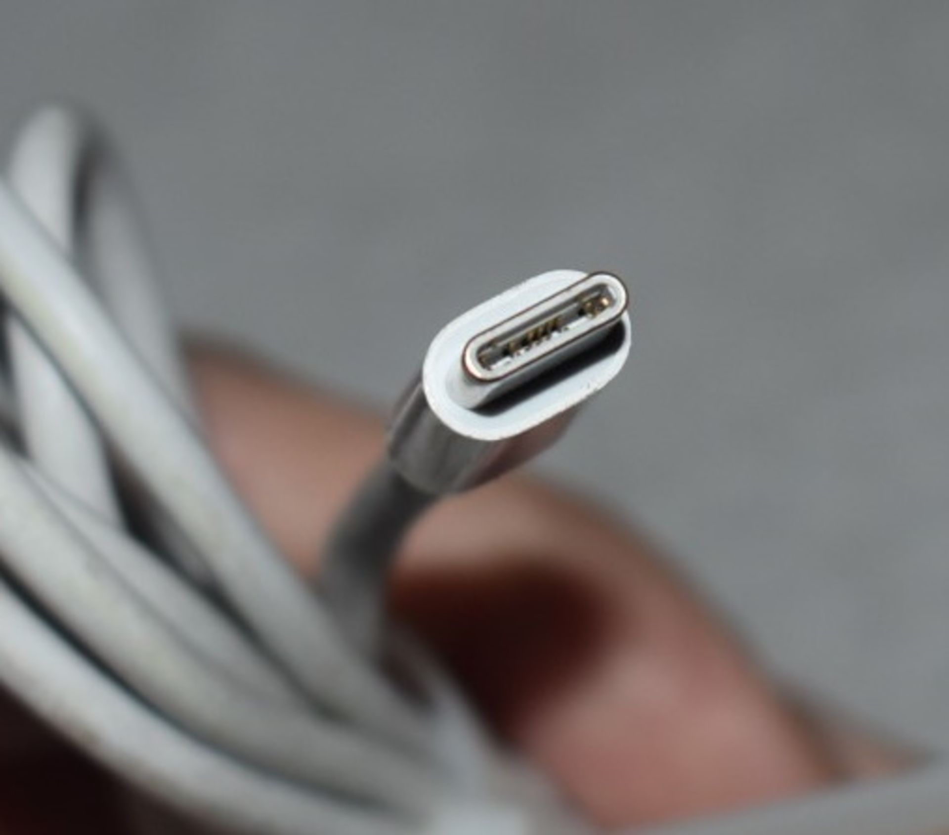 1 x Genuine Apple MacBook Type C Charger - Ref: MPC527 CG - CL678 - Location: Altrincham WA14This - Image 2 of 3