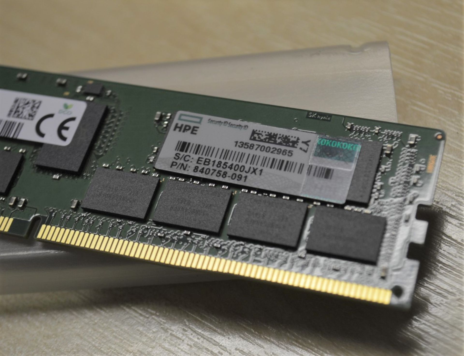 1 x SK Hynix 32gb DDR4 2666Mhz 2RX4 ECC Reg Memory Module - HMA84GR7AFR4N-VK - CL678 - Location: - Image 2 of 3