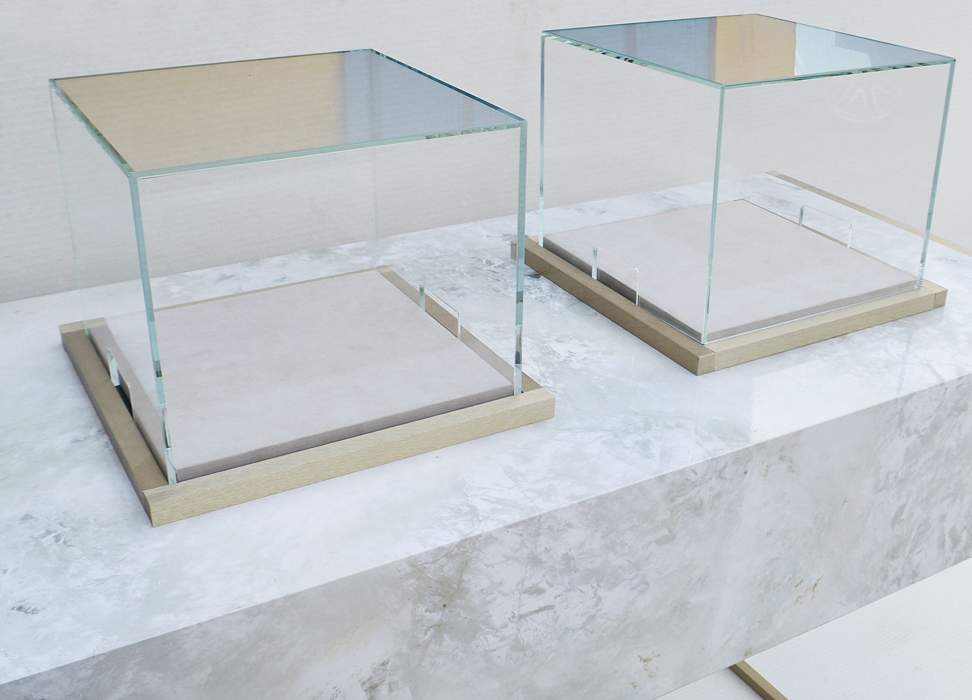 1 x BALDI Designer Retail Display Counter Featuring A Marble Effect Aesthetic And 2 x Glass Cloches - Image 5 of 7