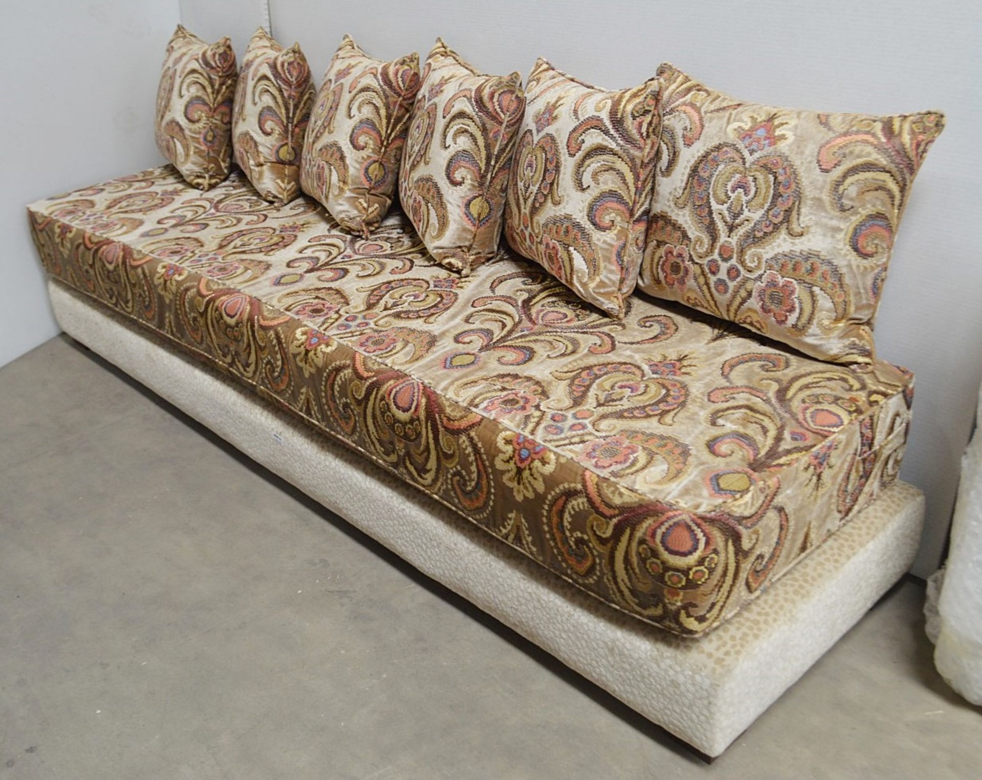 1 x Impressive 9ft Long Moroccan-style Seating Bench With Matching Footstool And 6 x Scatter - Image 7 of 9