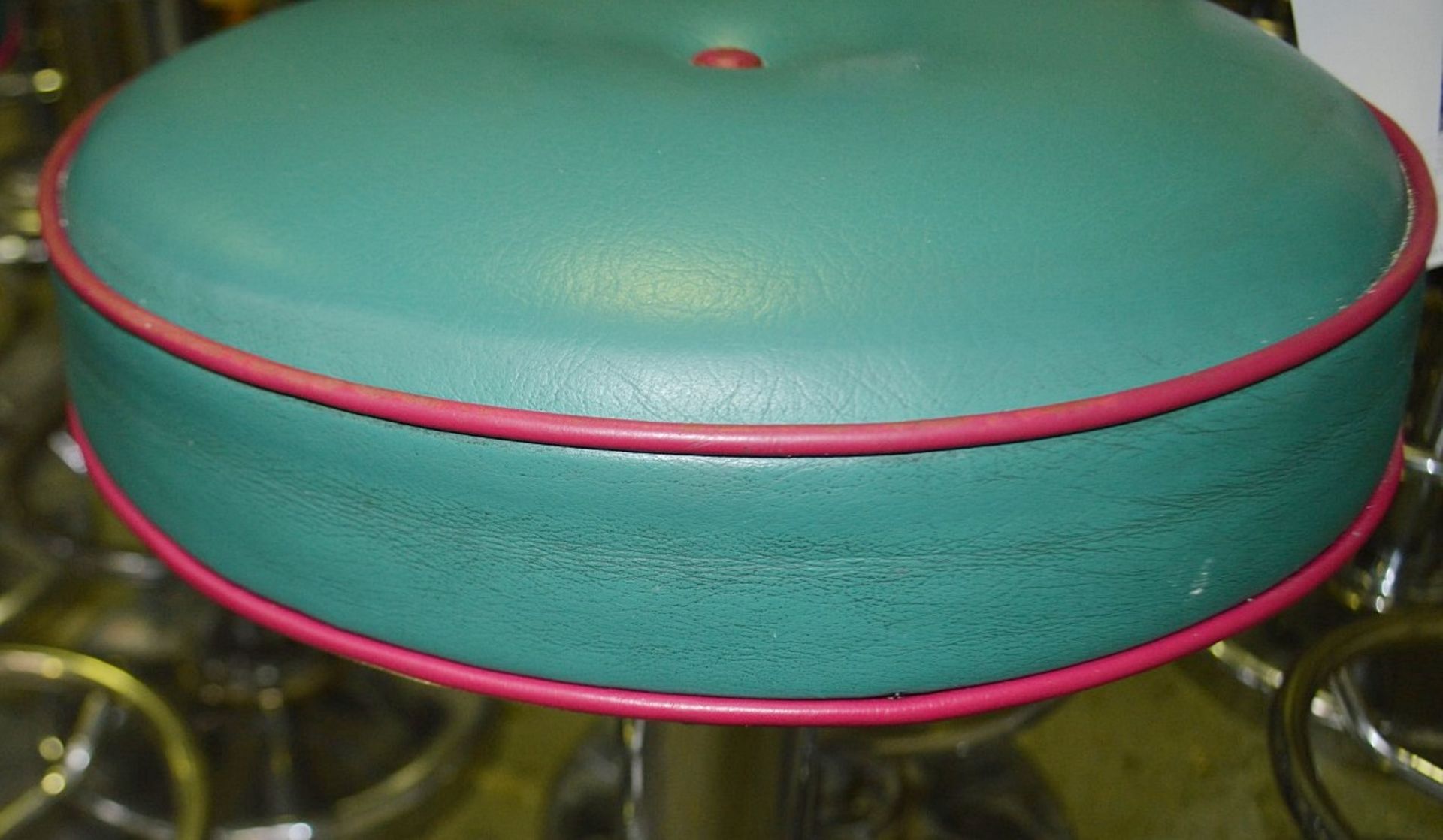 5 x Elegant Leather Upholstered Bar Stools From A World-Renowned London Department Store - Image 7 of 9