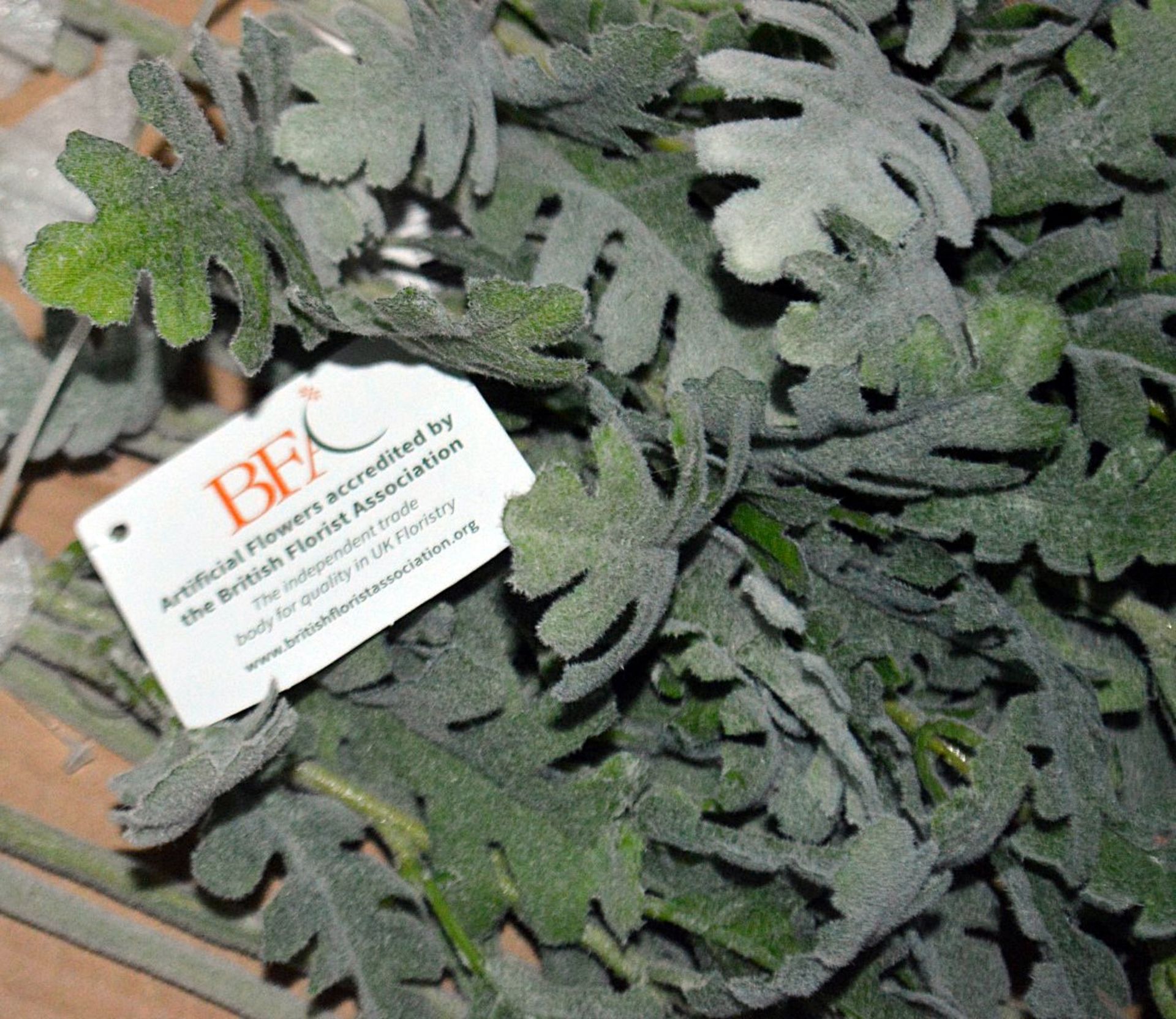 5 x Boxes Of Artificial Premium Chrysanthemum Leaves - 120 x Pieces For Commercial Displays Etc - Image 4 of 4