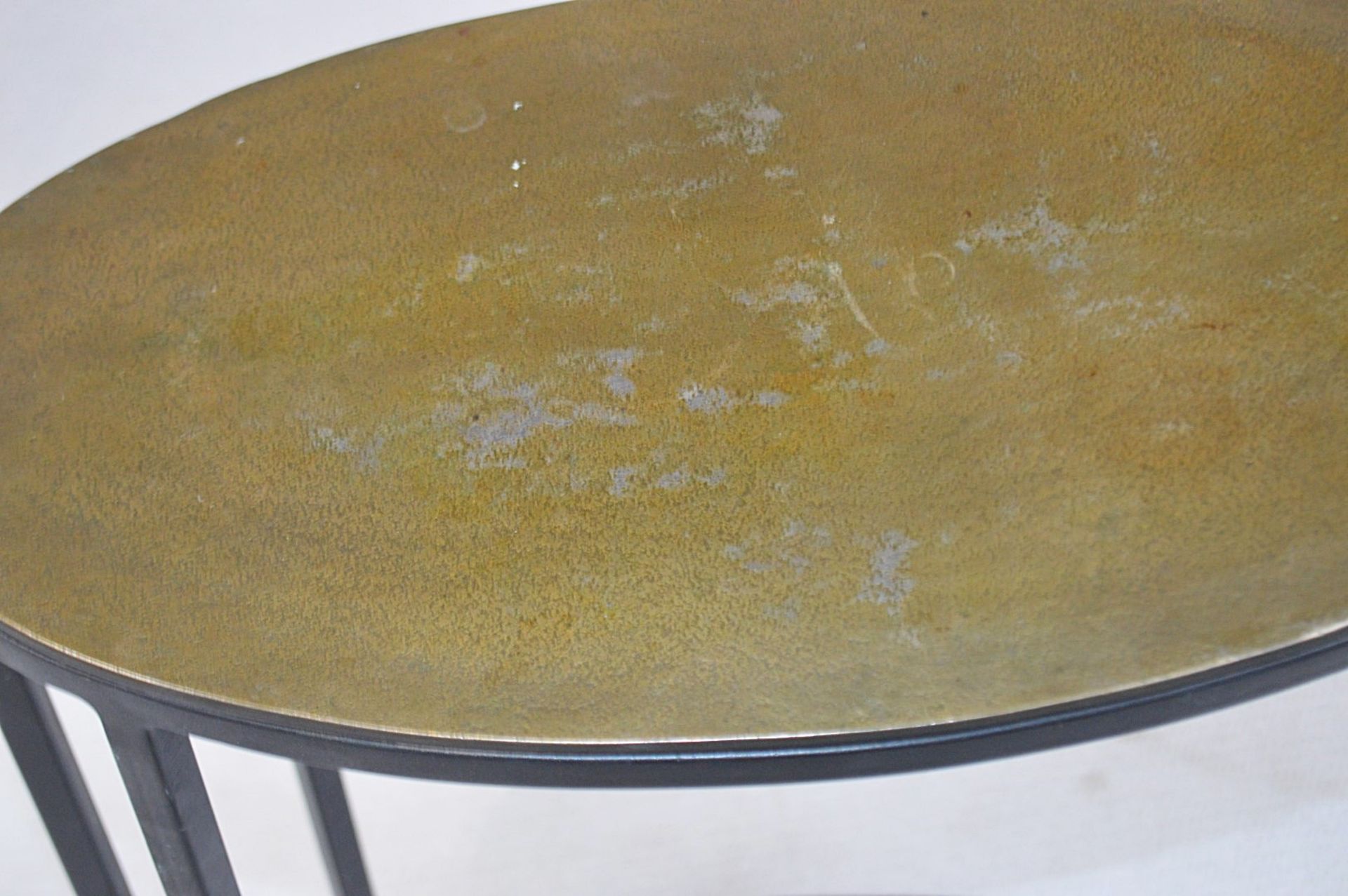 A Pair Of Elegant Oval Shaped Side Tables With Slim Metal Bases And Textured Brass Finish - - Image 3 of 3